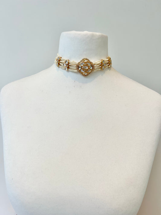 MEELA - Mother of pearl kundan stone choker in rose gold plating, with matching stud earrings N3280