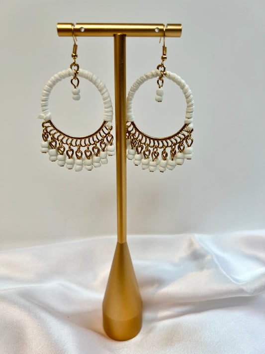 Golden hoop earrings with white beads E3049