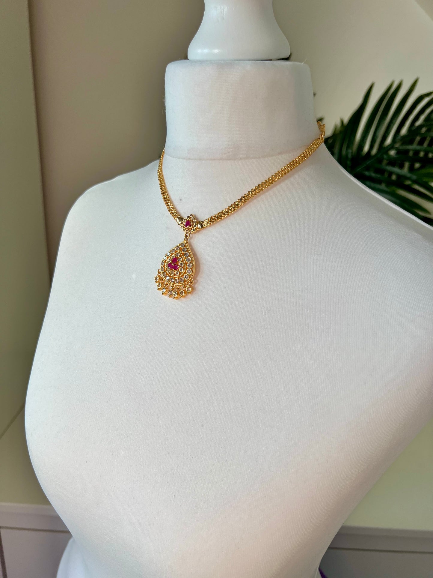 THILAGA - Short ruby white stoned attigai necklace N3146