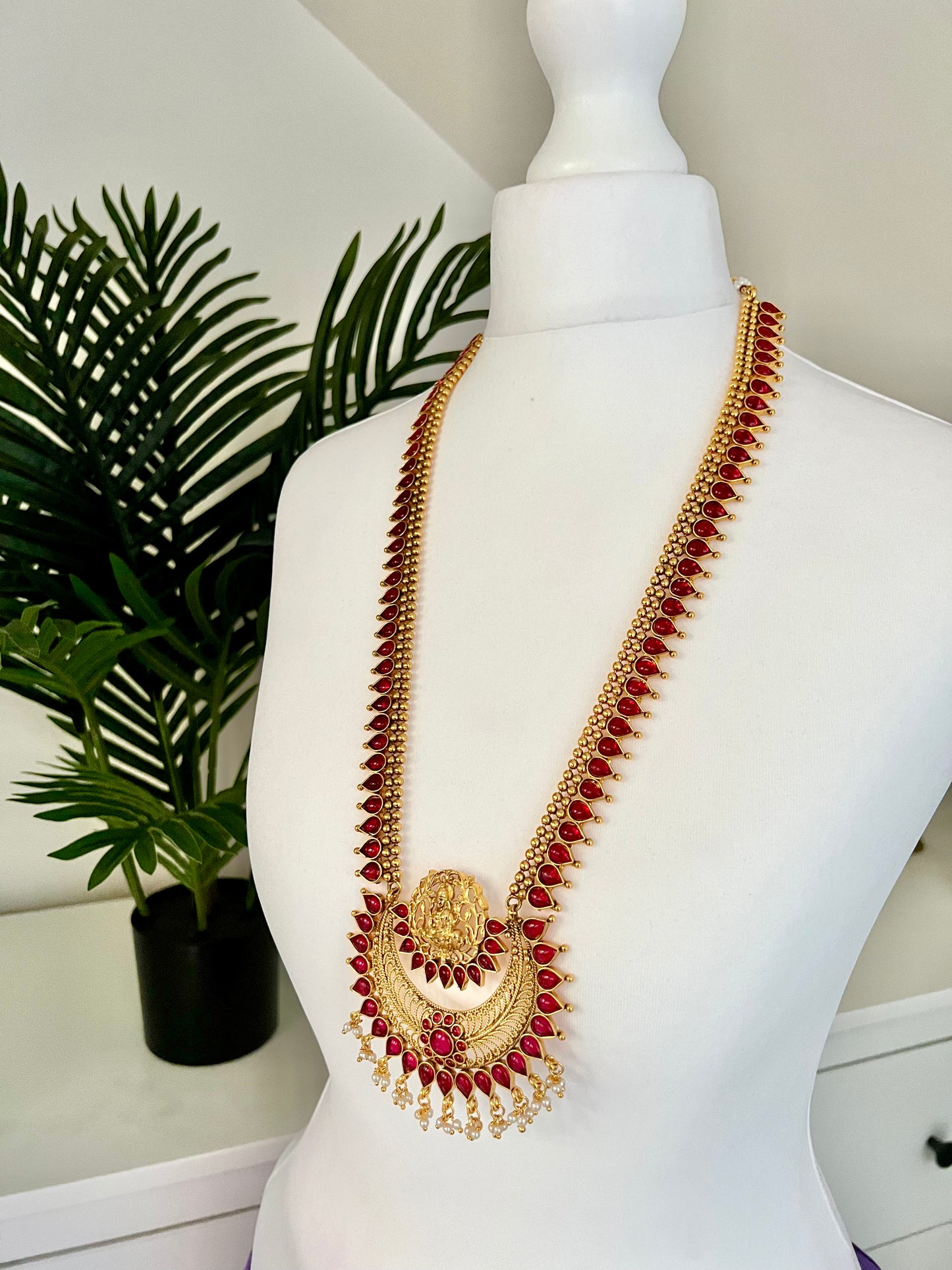 TAVANA - Antique temple ruby gold necklace set with matching earrings N3004