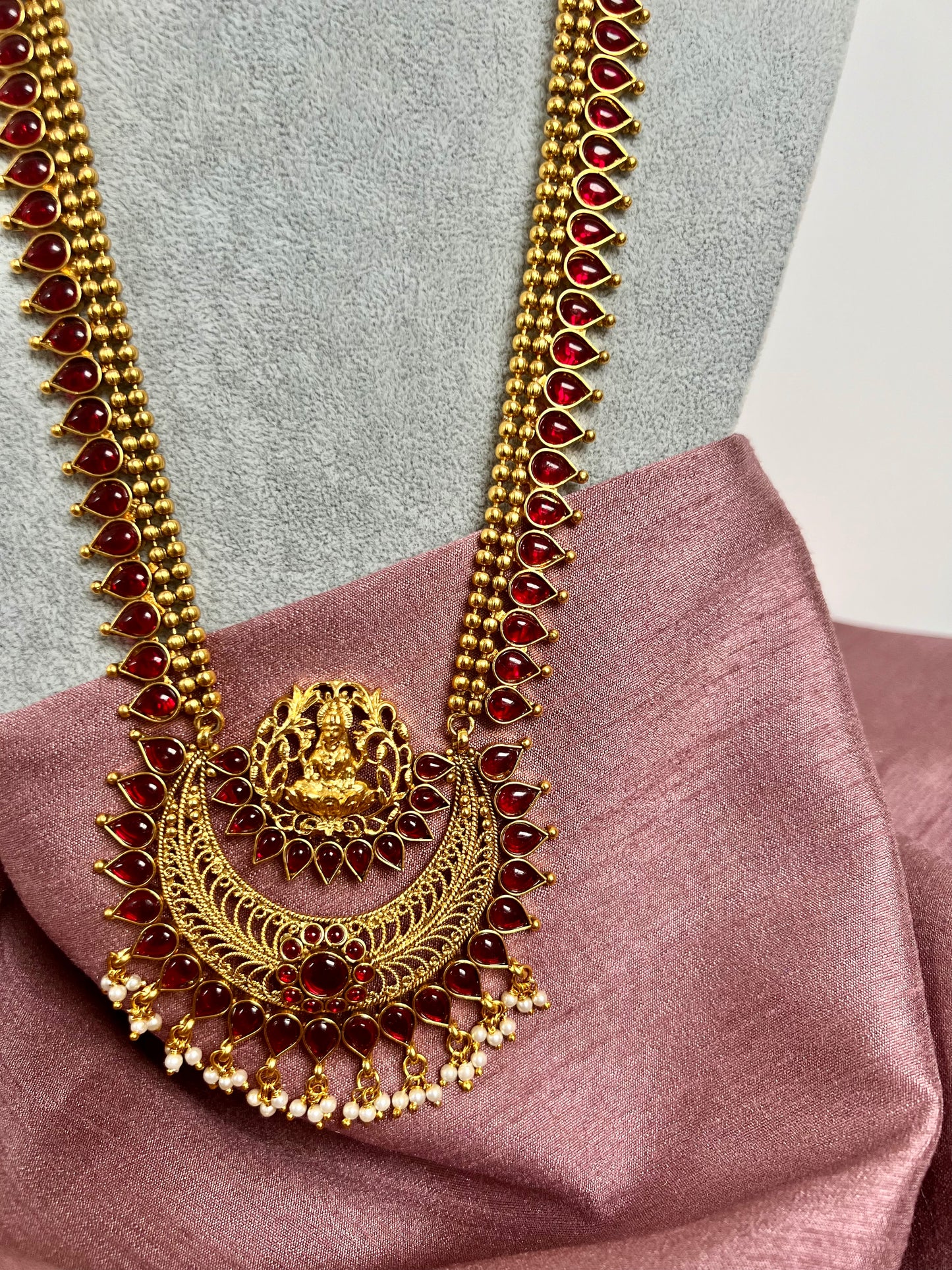TAVANA - Antique temple ruby gold necklace set with matching earrings N3004