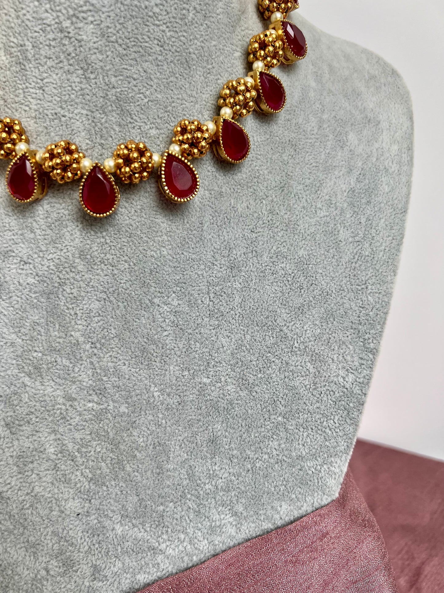 MEENA - Short chain rubygold necklace with matching earrings N3008