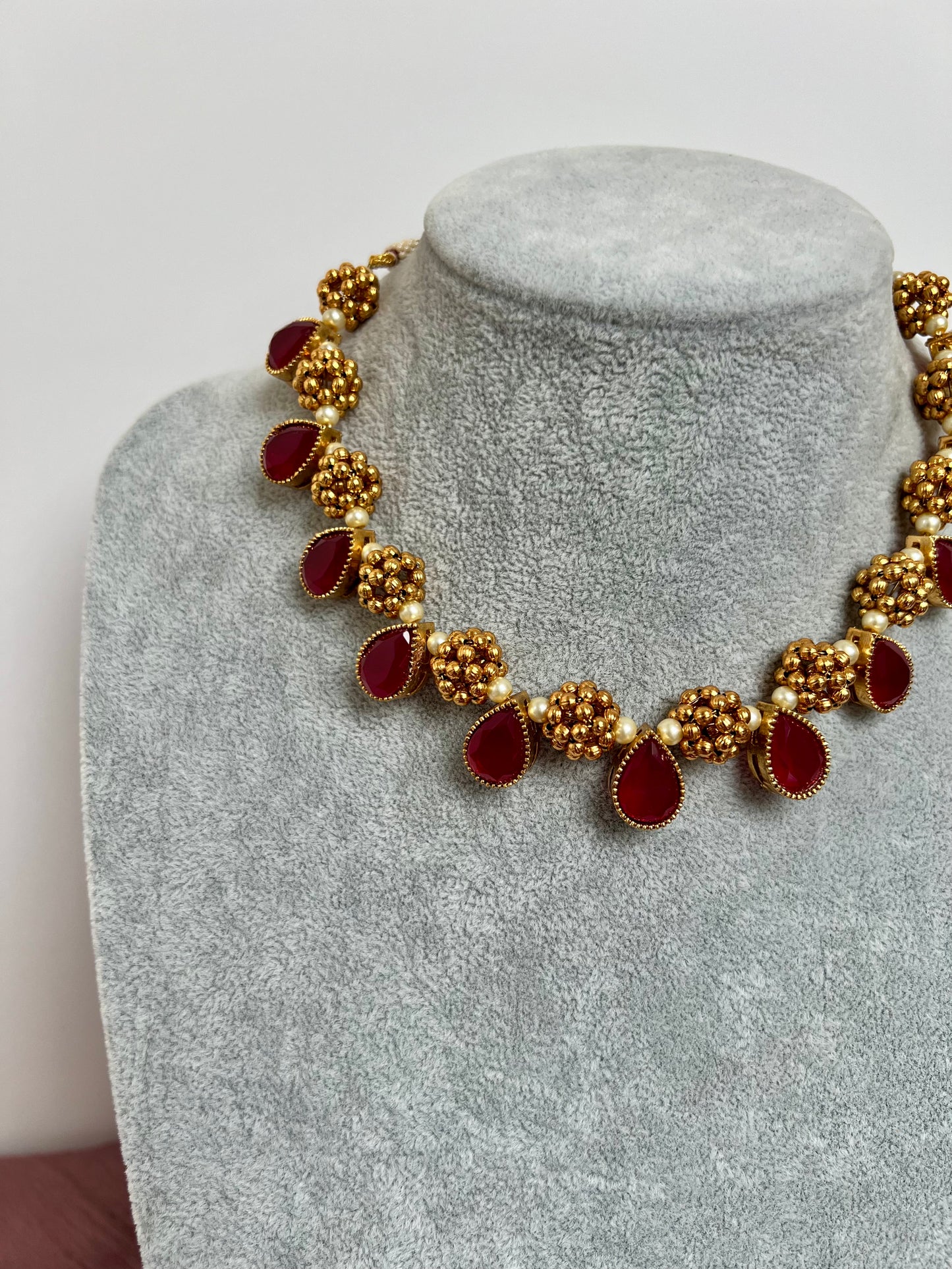 MEENA - Short chain rubygold necklace with matching earrings N3008