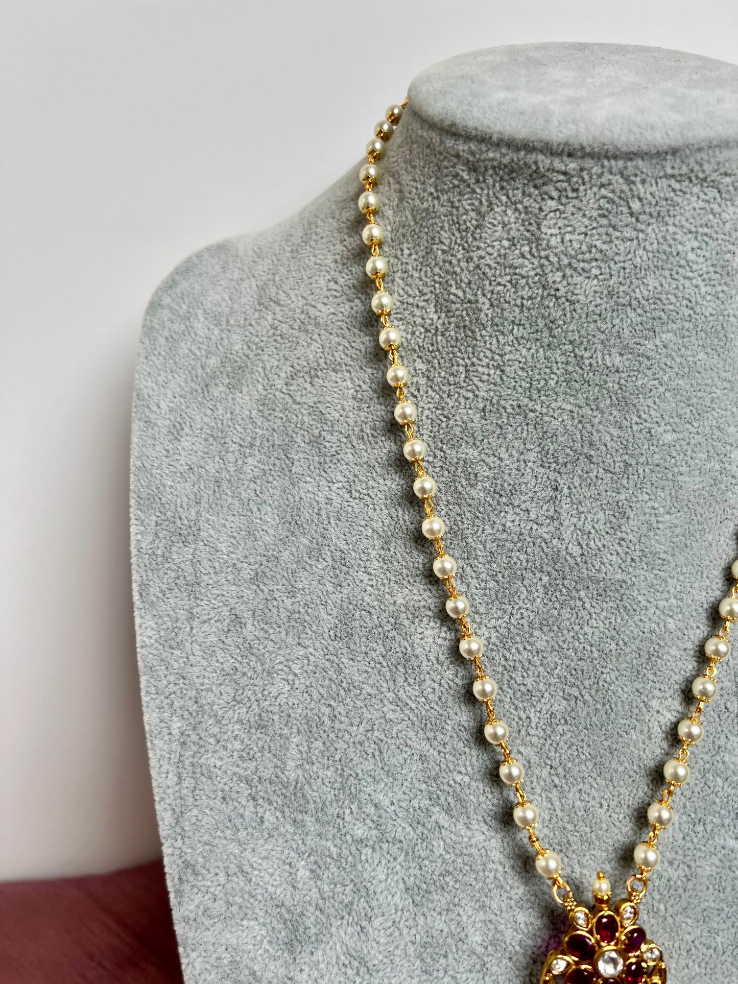 ALIYA - Simple short necklace set in rubygreen with matching earrings N3013