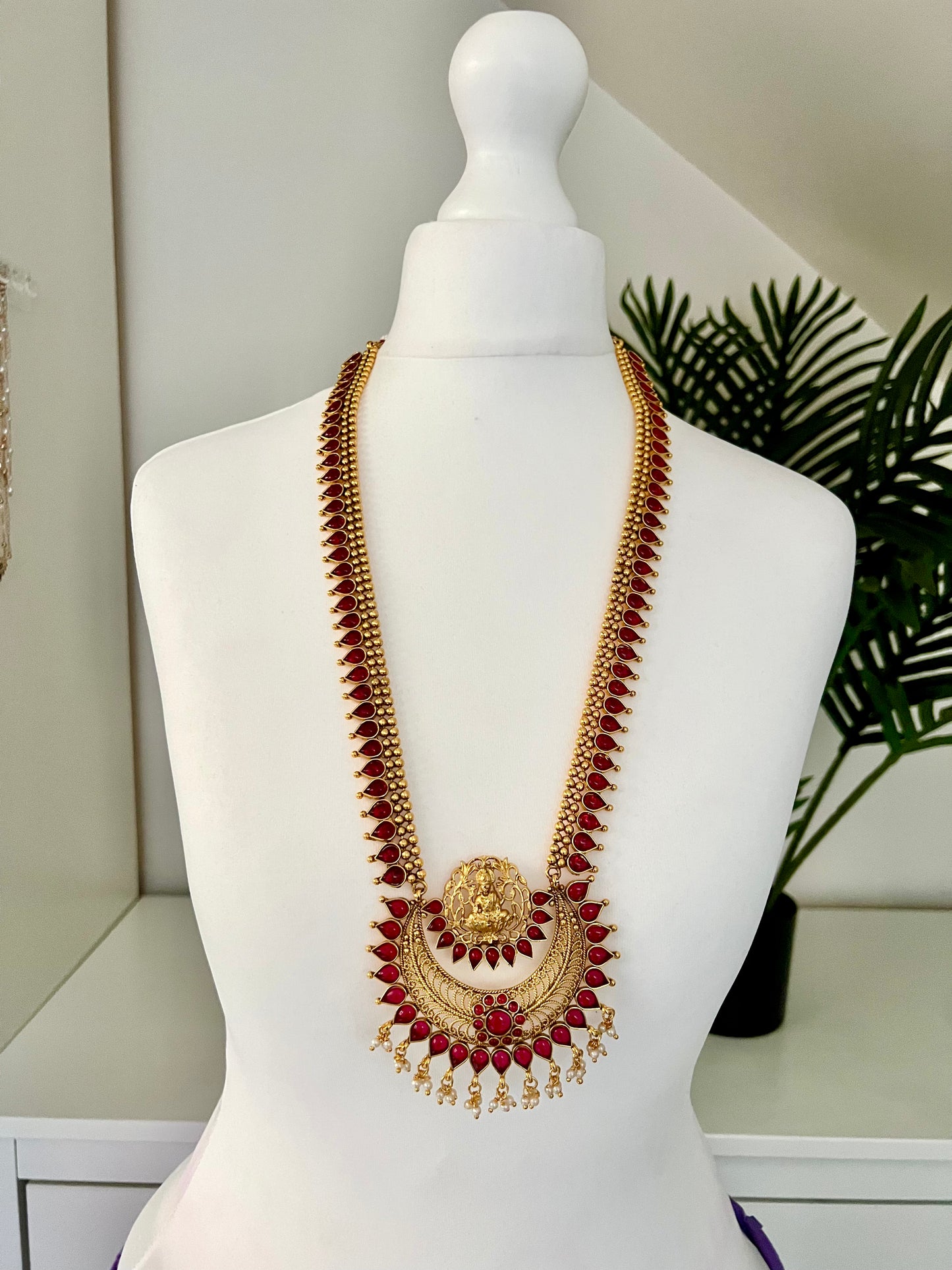 TAVANA - Antique temple ruby gold necklace set with matching earrings N3004