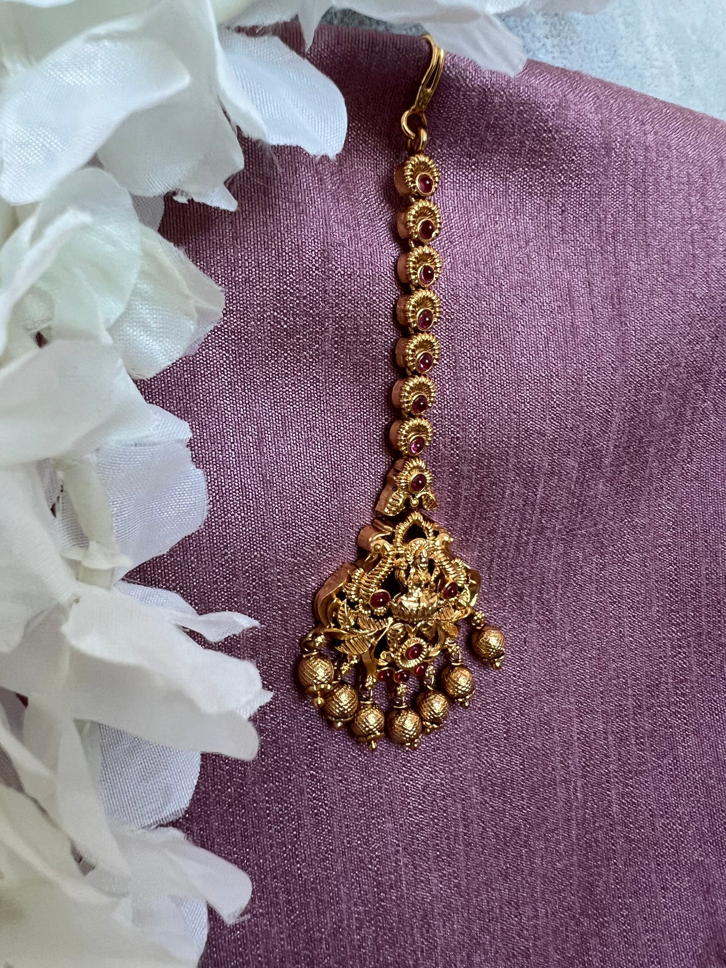 Antique temple ruby gold plated tikka T3016