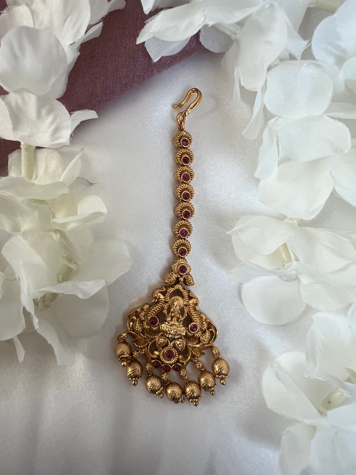 Antique temple ruby gold plated tikka T3016