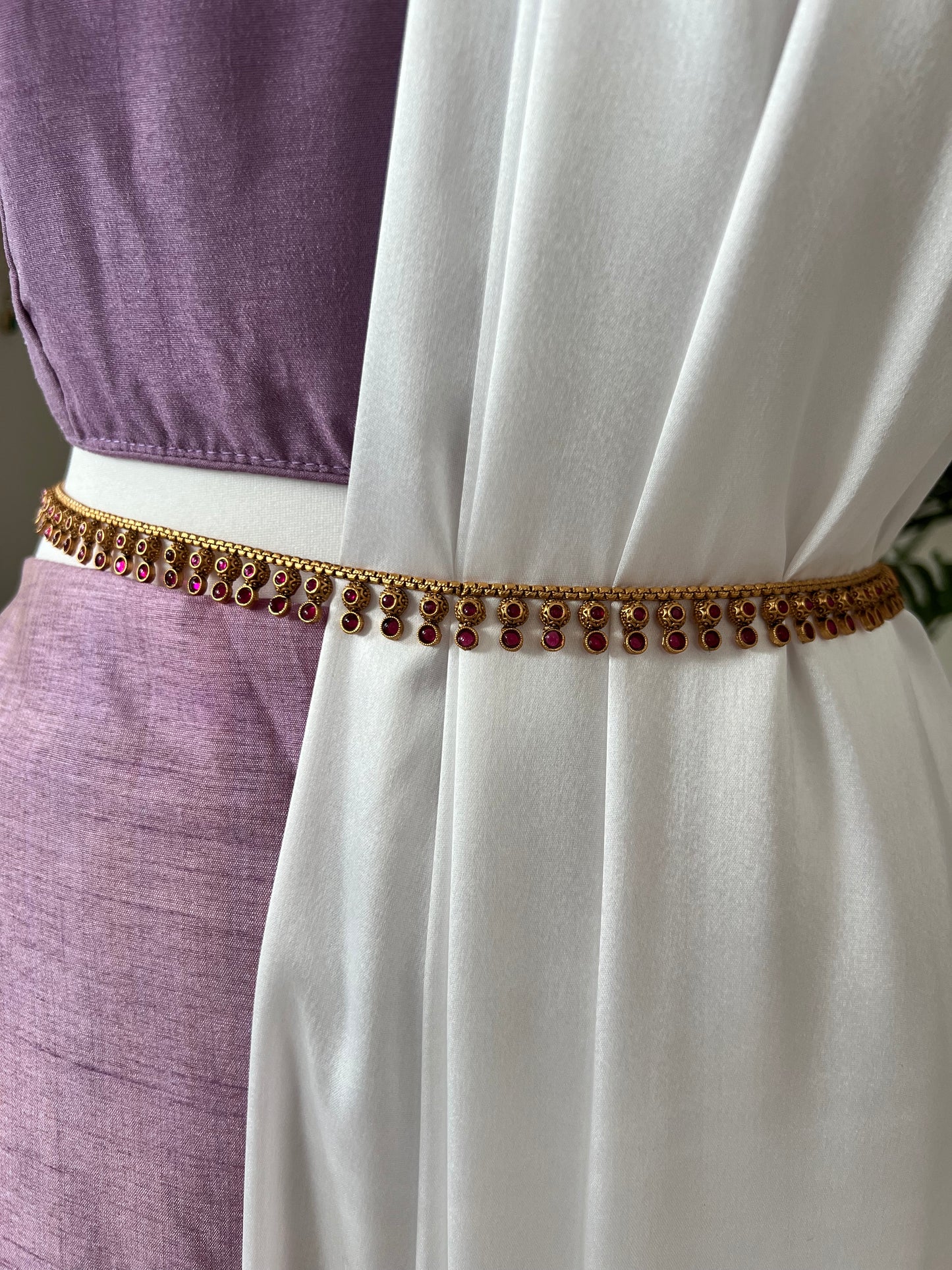 Antique waistchain with matte gold plating and ruby stones W3007
