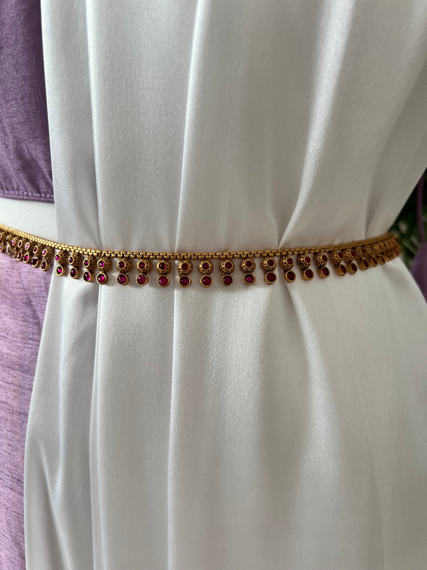 Antique waistchain with matte gold plating and ruby stones W3007