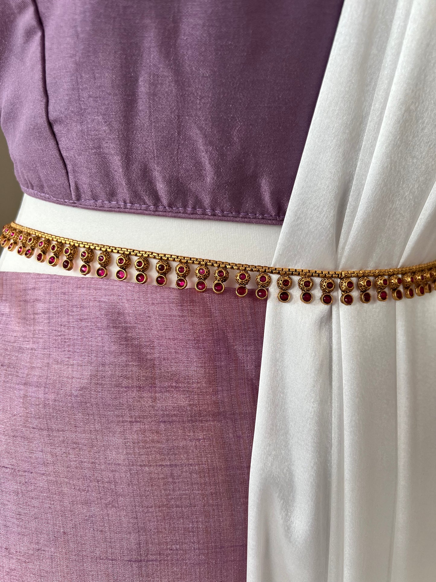 Antique waistchain with matte gold plating and ruby stones W3007