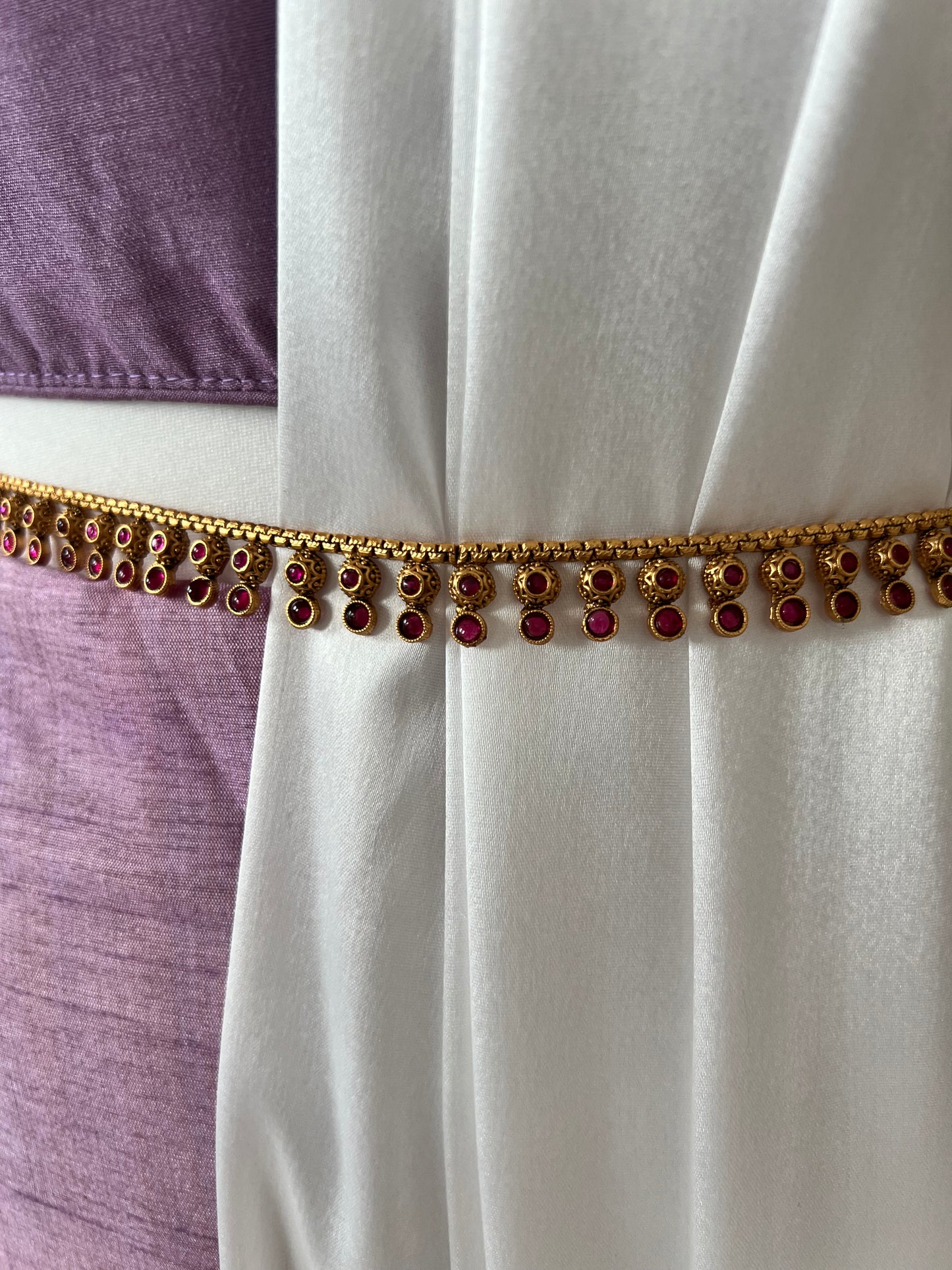 Antique waistchain with matte gold plating and ruby stones W3007