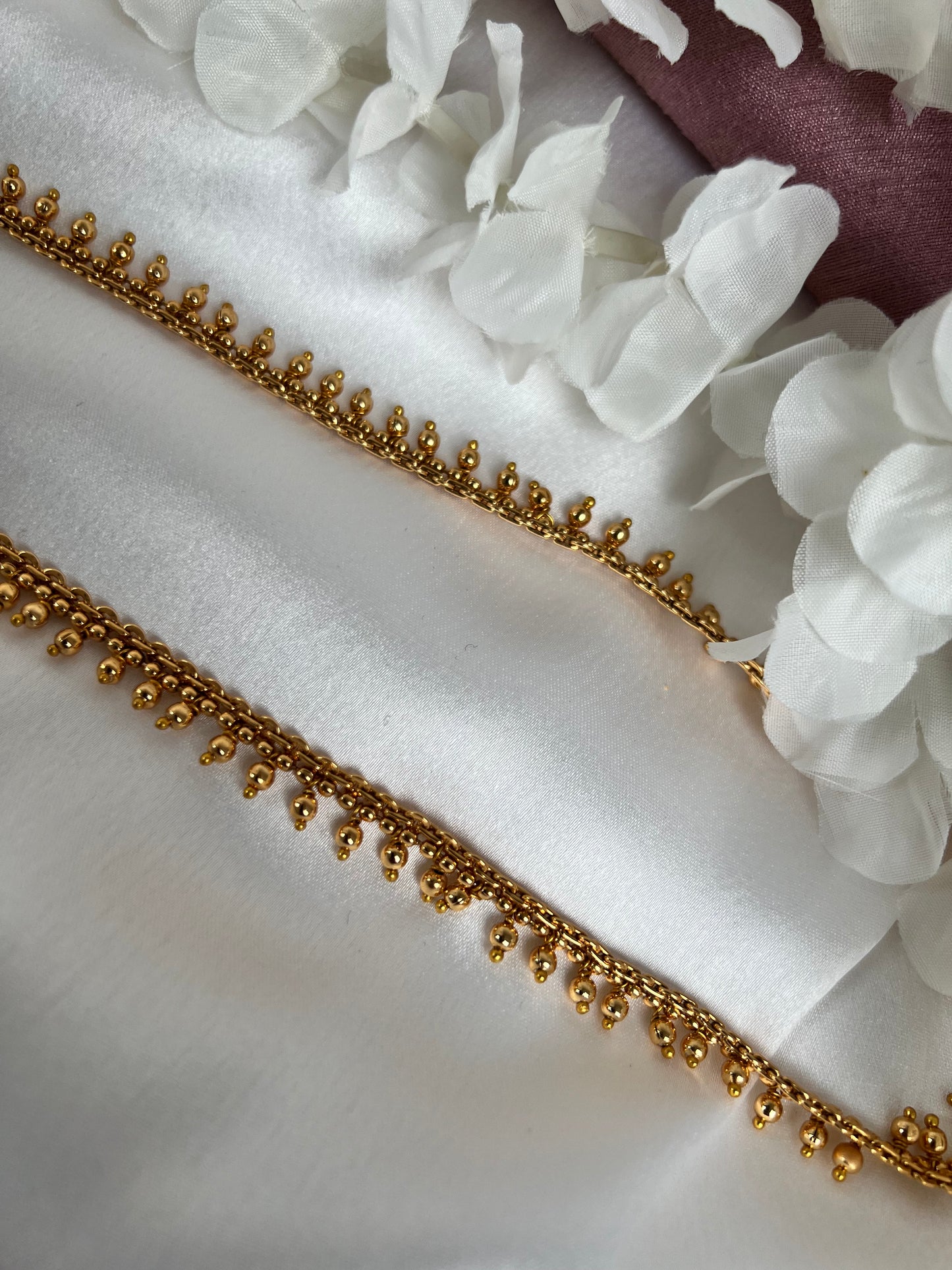 Antique plain gold plated waistchain with hanging golden balls W3016