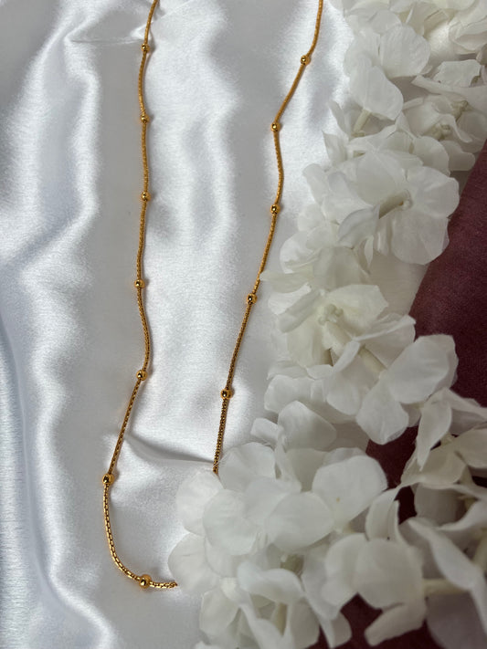 Simple gold plated waistchain embellishe with golden balls W3015