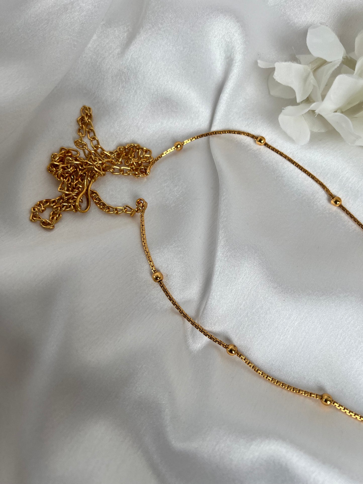 Simple gold plated waistchain embellishe with golden balls W3015