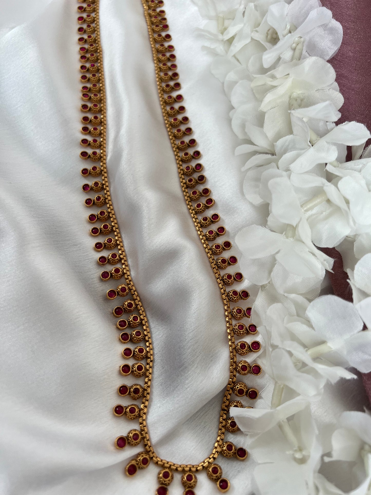 Antique waistchain with matte gold plating and ruby stones W3007