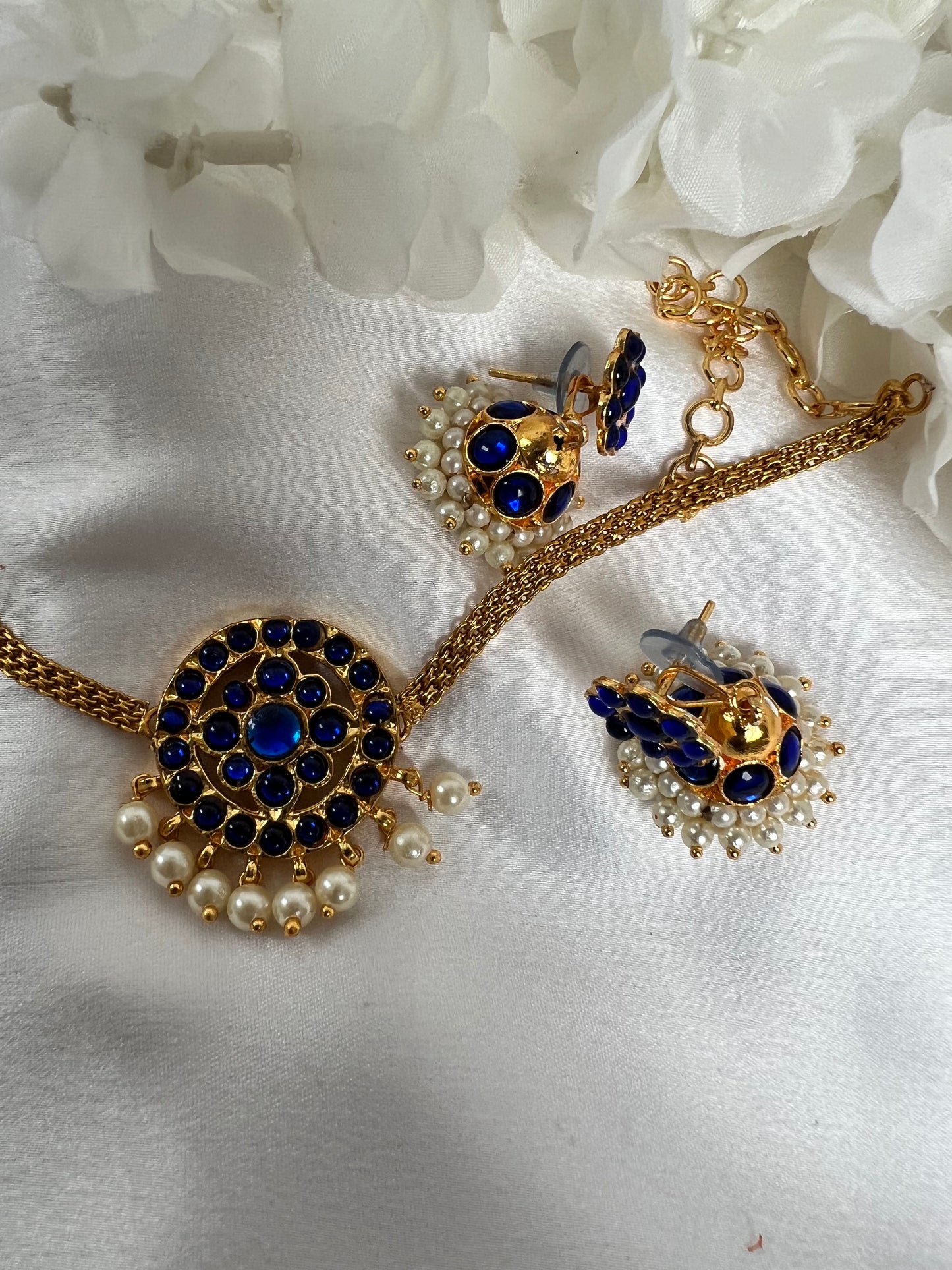 AARUSHI - Simple round pendant kemp choker with pearls and matching jhumkas N3119