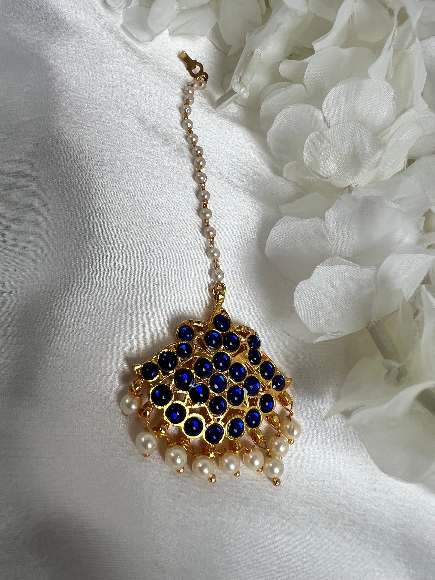 Kemp stoned tikaa with a pearl chain T3022