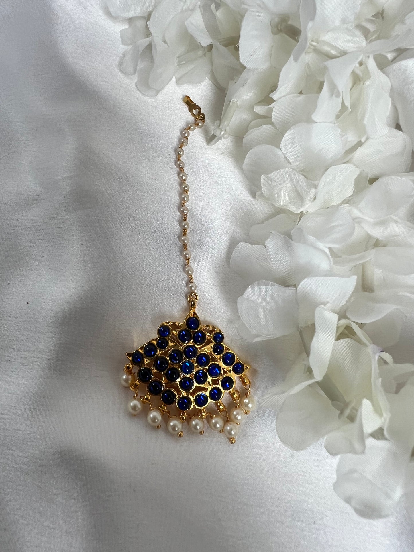 Kemp stoned tikaa with a pearl chain T3022