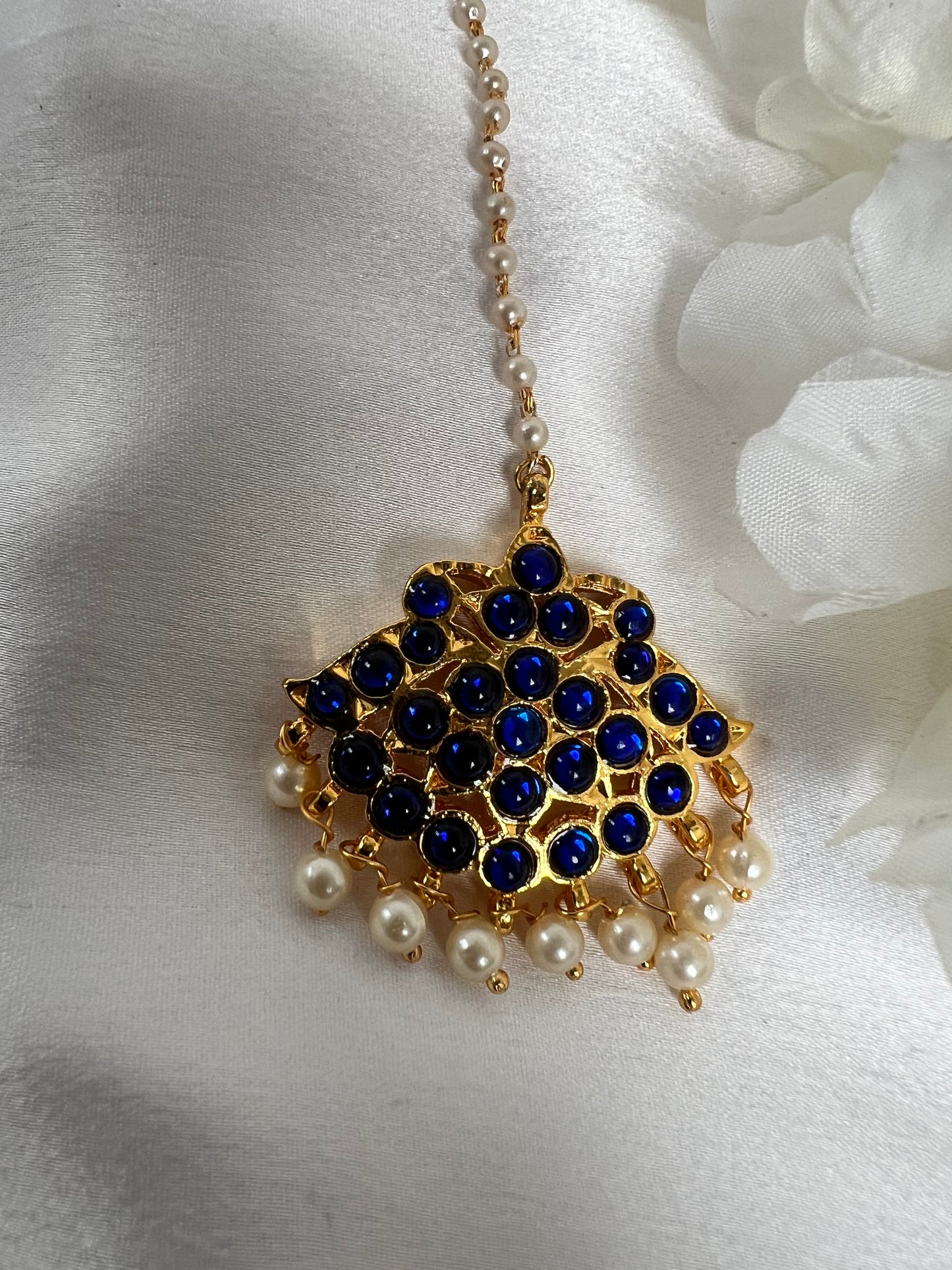 Kemp stoned tikaa with a pearl chain T3022