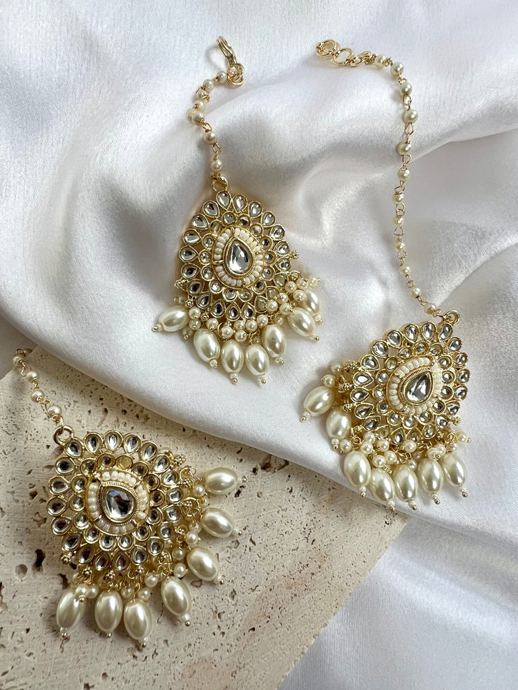 Earring/tikka set