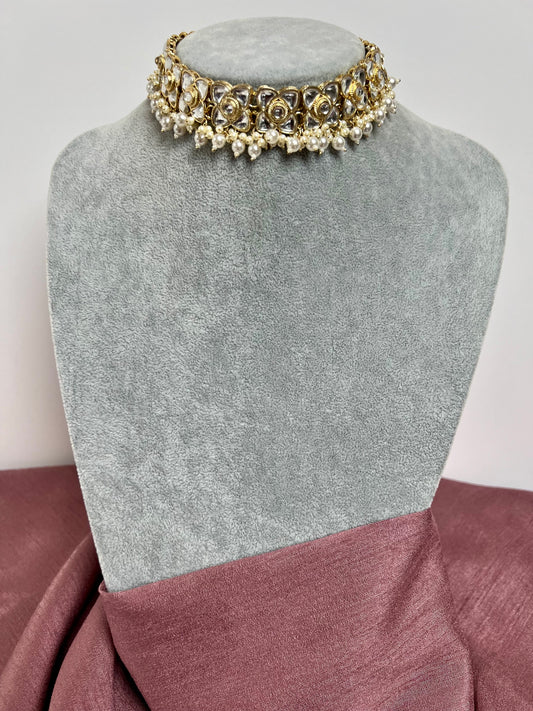 AVINYA - Kundan style choker necklace with white pearls and comes with matching earrings N3047