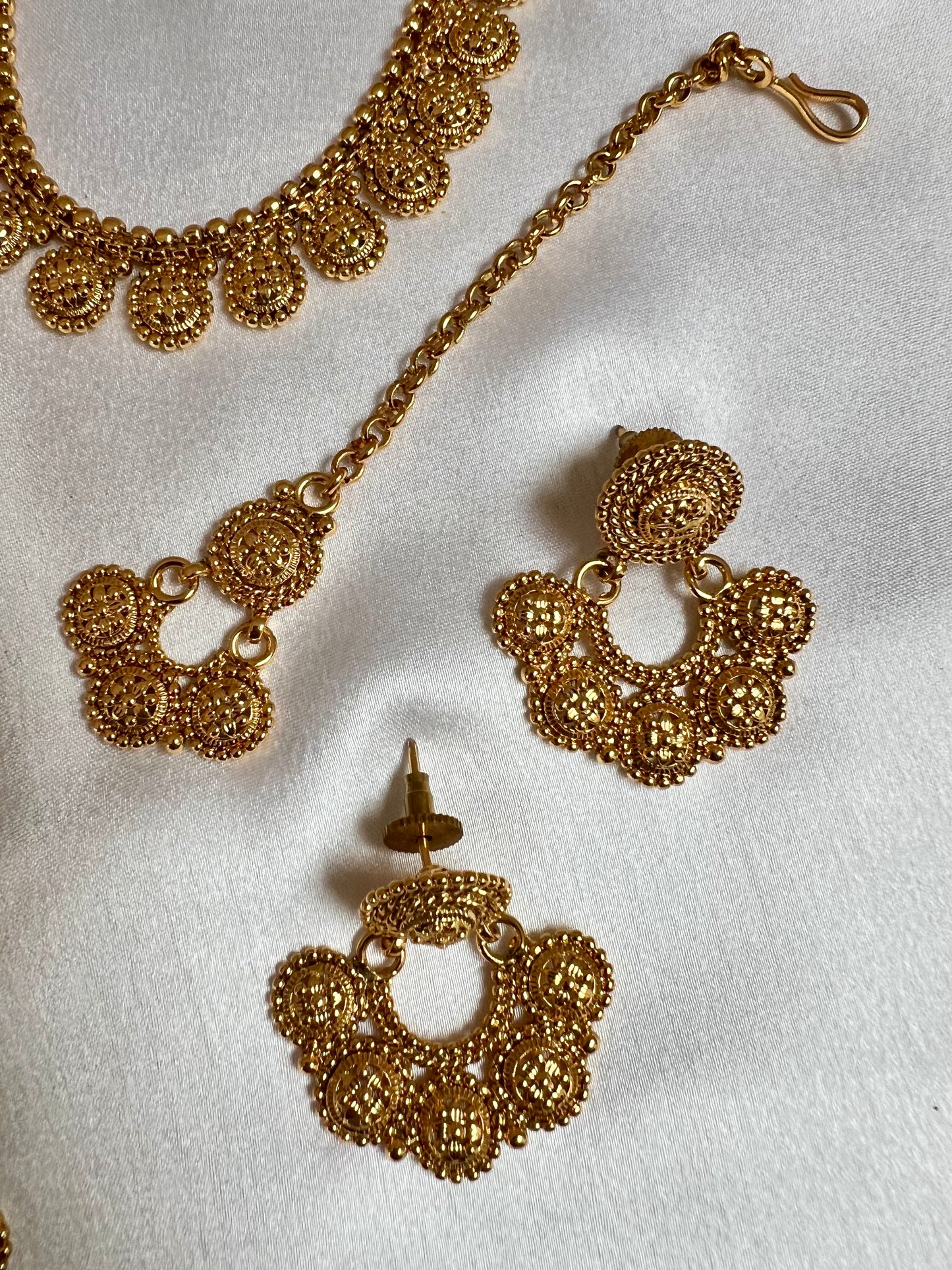 ARULIA- Long and short golden necklace set with flat earrings and tikka N3194