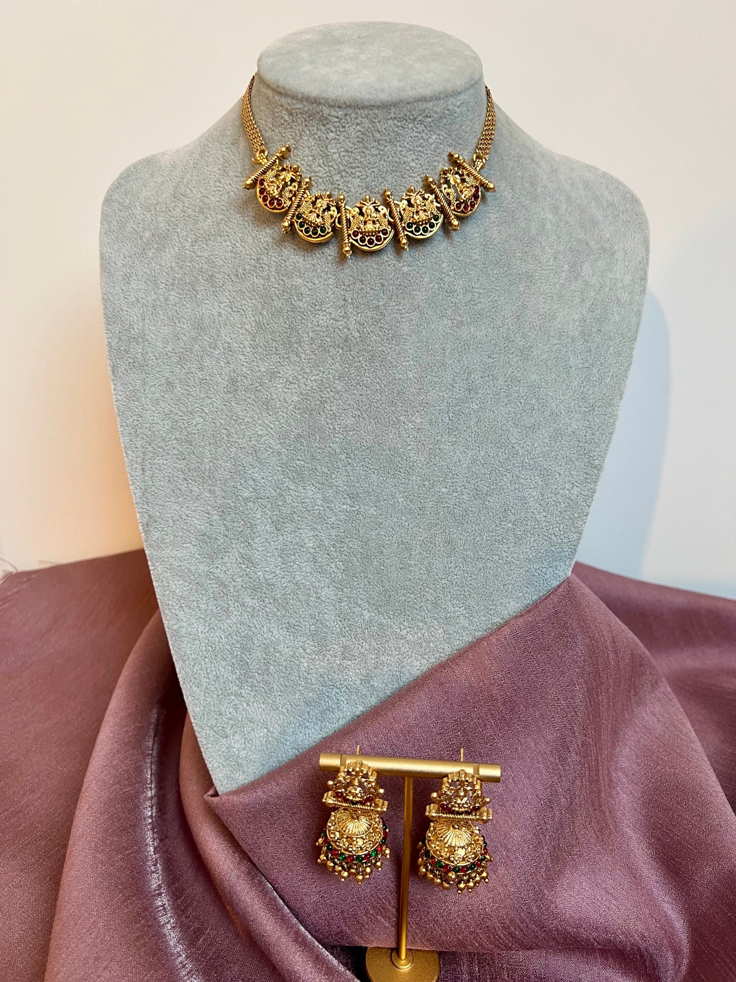 Antique temple matte gold short necklacce with matching jhumkas N3169