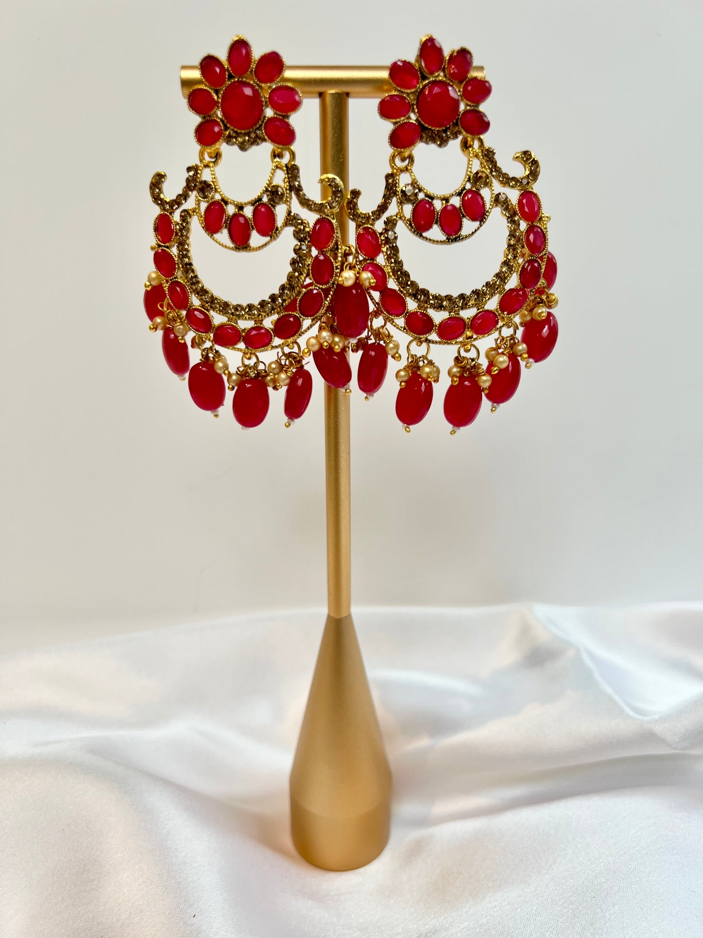 Magenta stoned golden big earrings with golden stones and pearls E3051