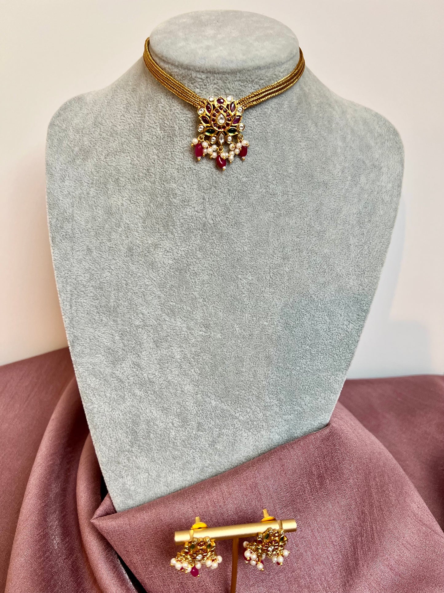 LAVINA - Golden lotus choker N3165