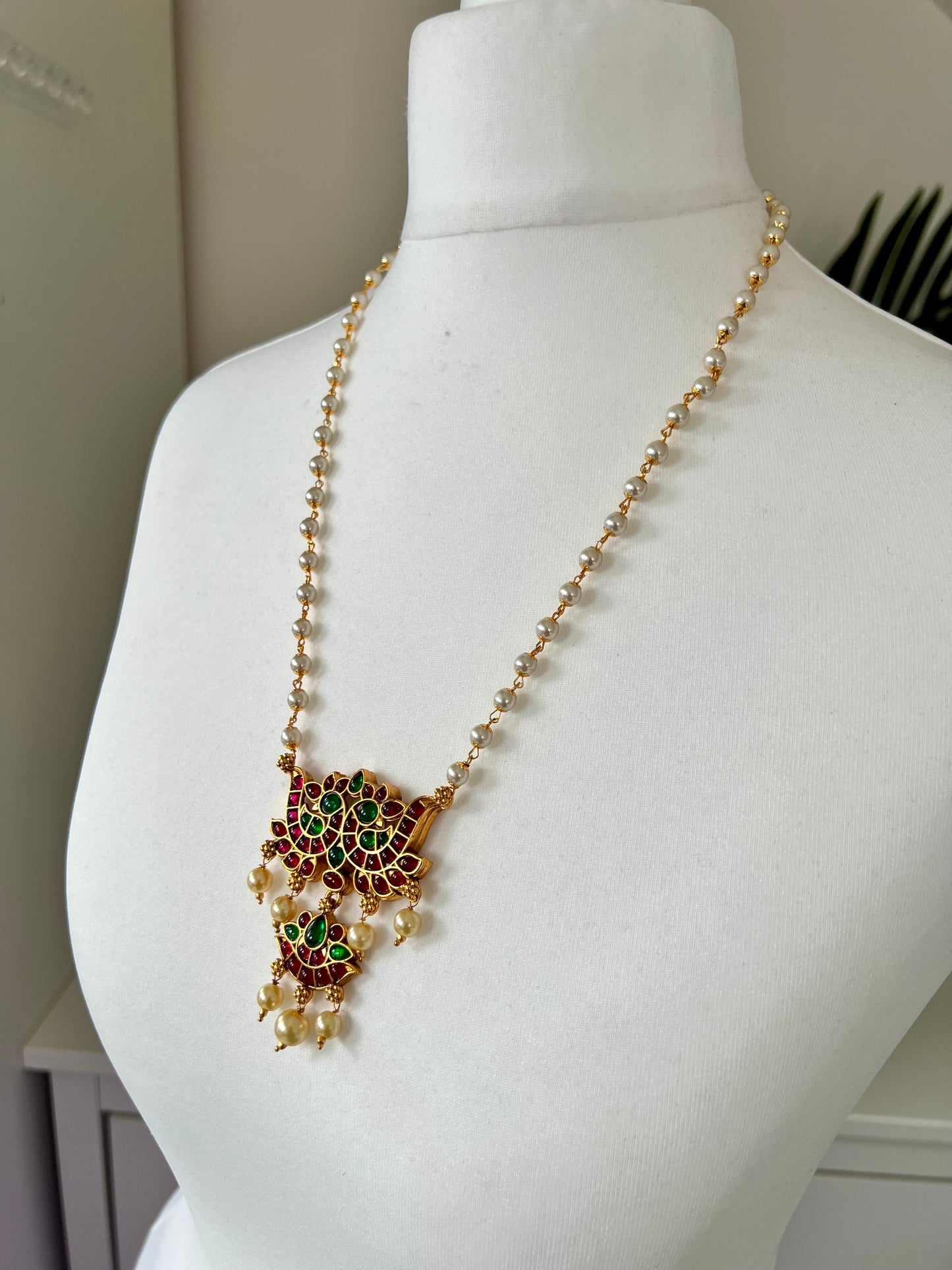 MEERA - Long kemp peacock pearl chain rubygreen necklace with earrings N3110