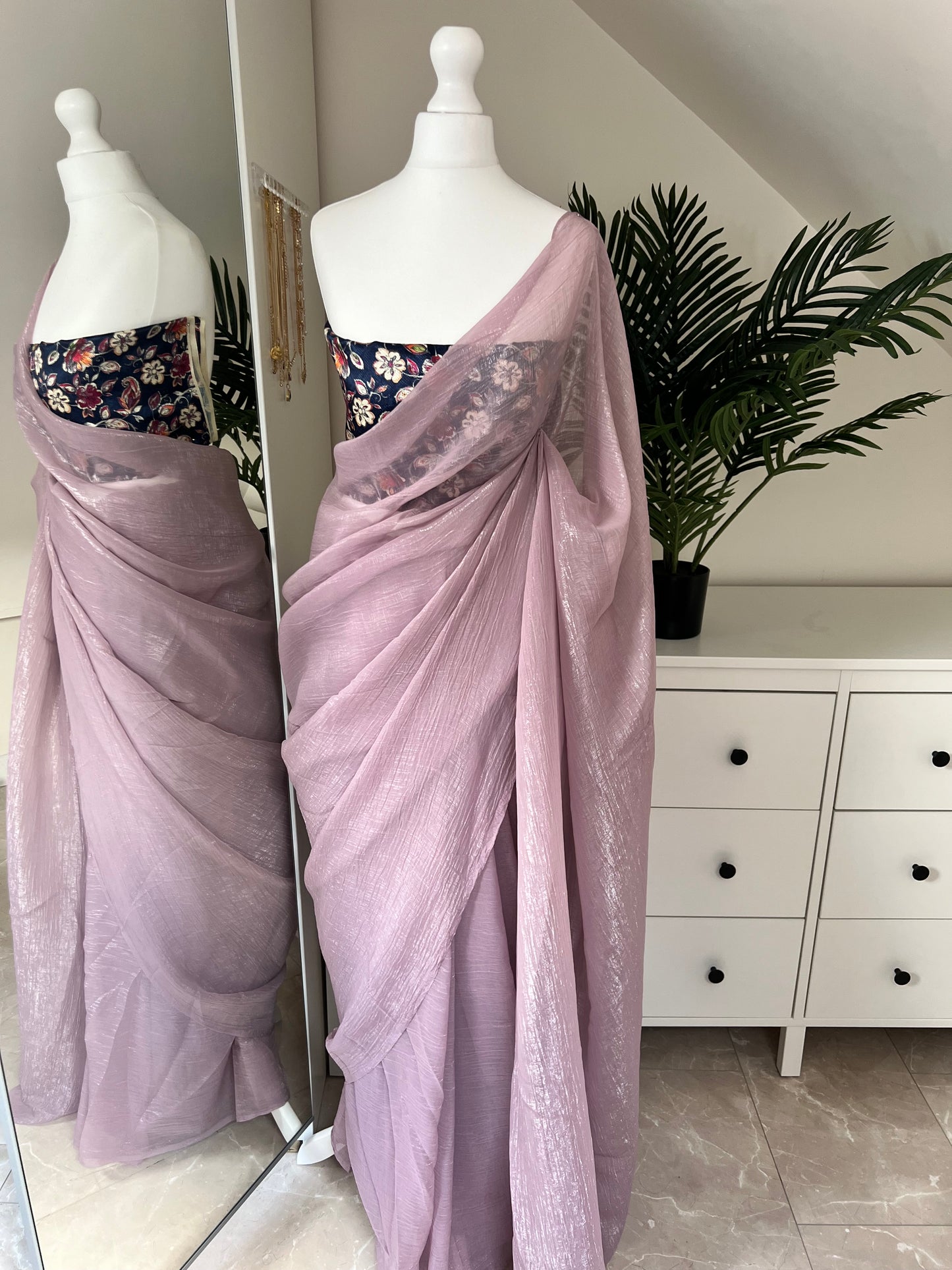 Pastel lavender crushed chiffon saree with a simple woven shine,includes a printed matching blue silk blouse