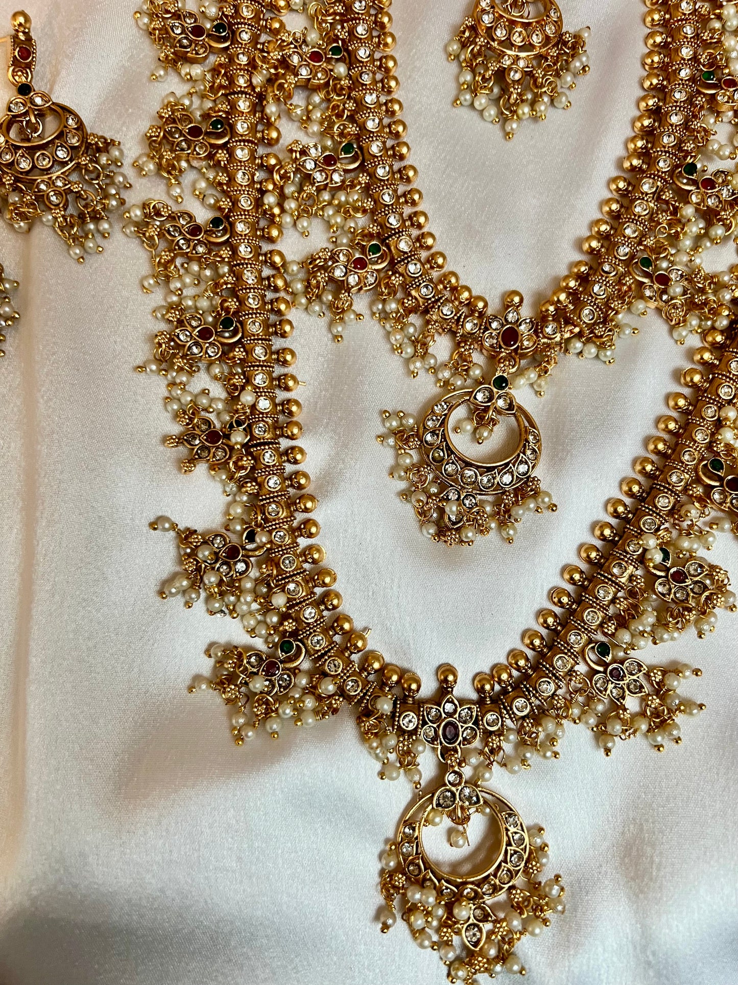 SANGI - Bridal Guttapusala long and short necklace with pearls and flat earrings and tikka N3185