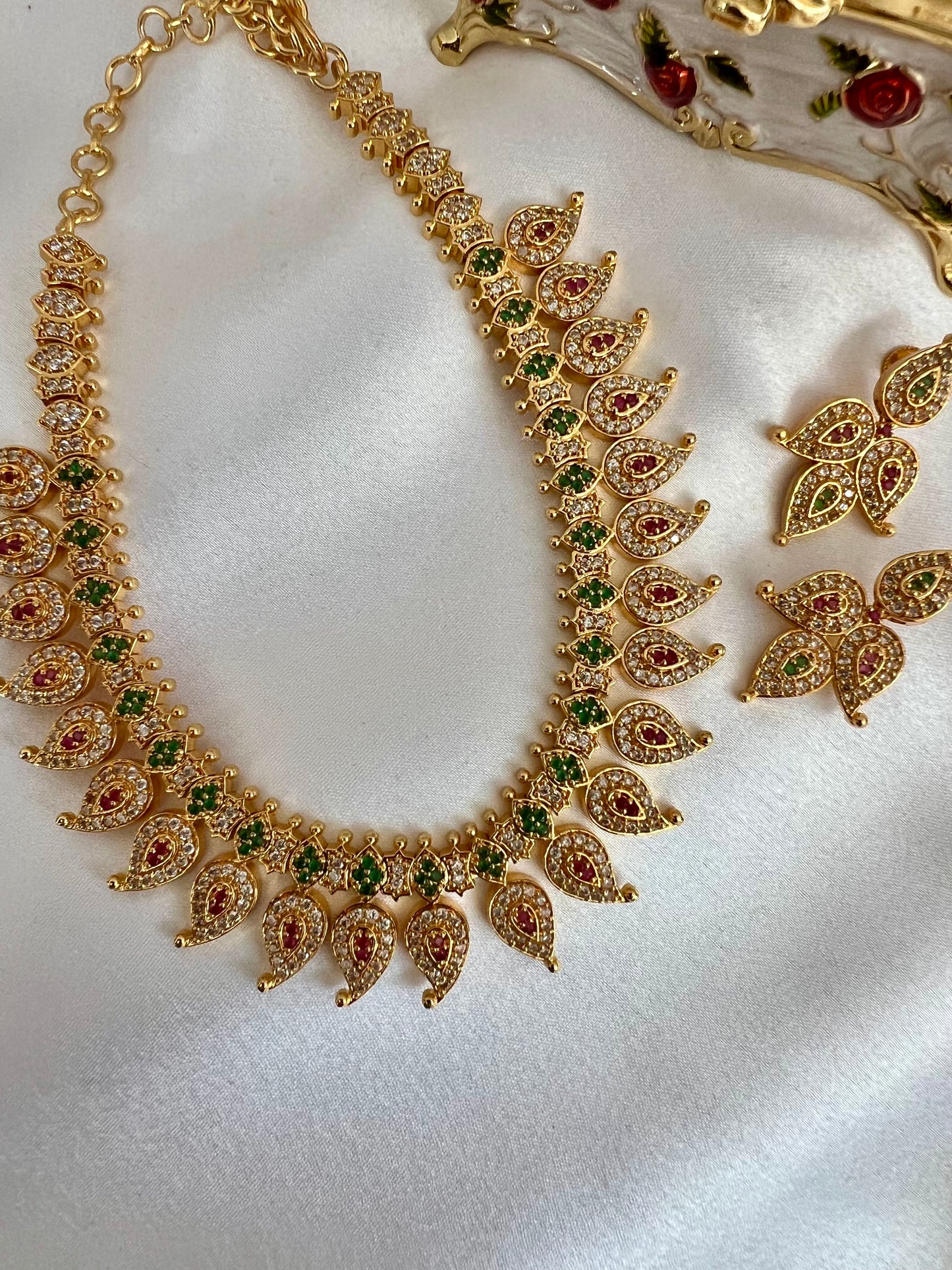 GEETHA - Short chain mango motif necklace with matching earringsN3079