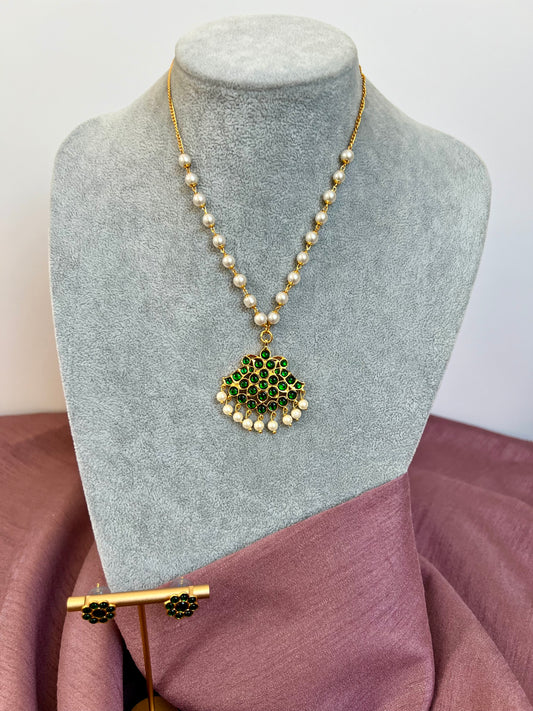 ISHWARI - Simple kemp stone necklace with pearls and matching studs N3127