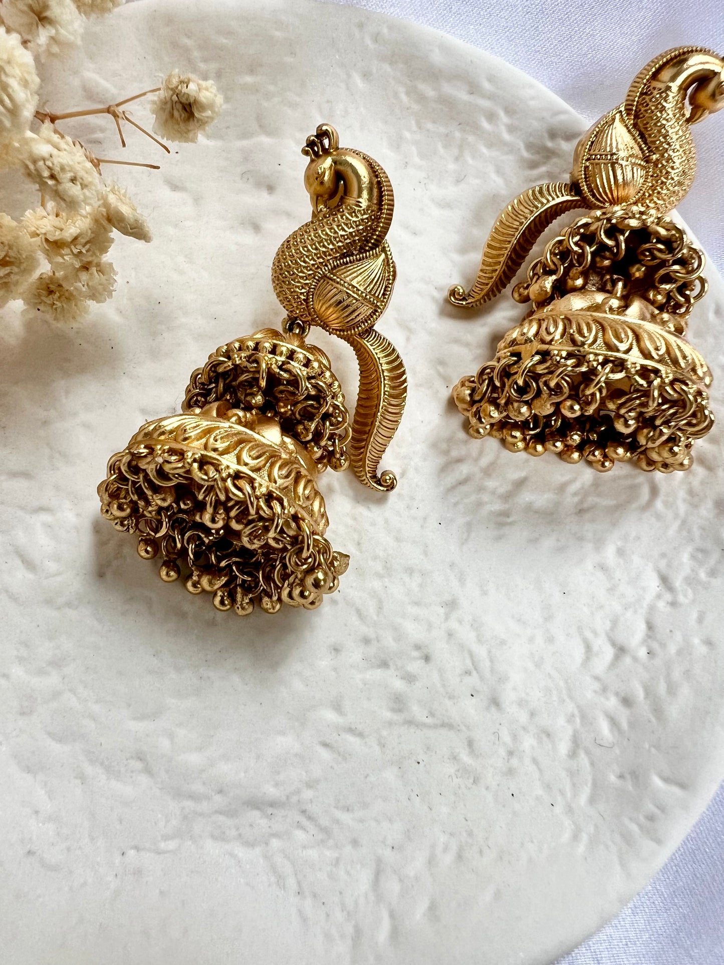 Antique peacock earring with matte gold plating E3016