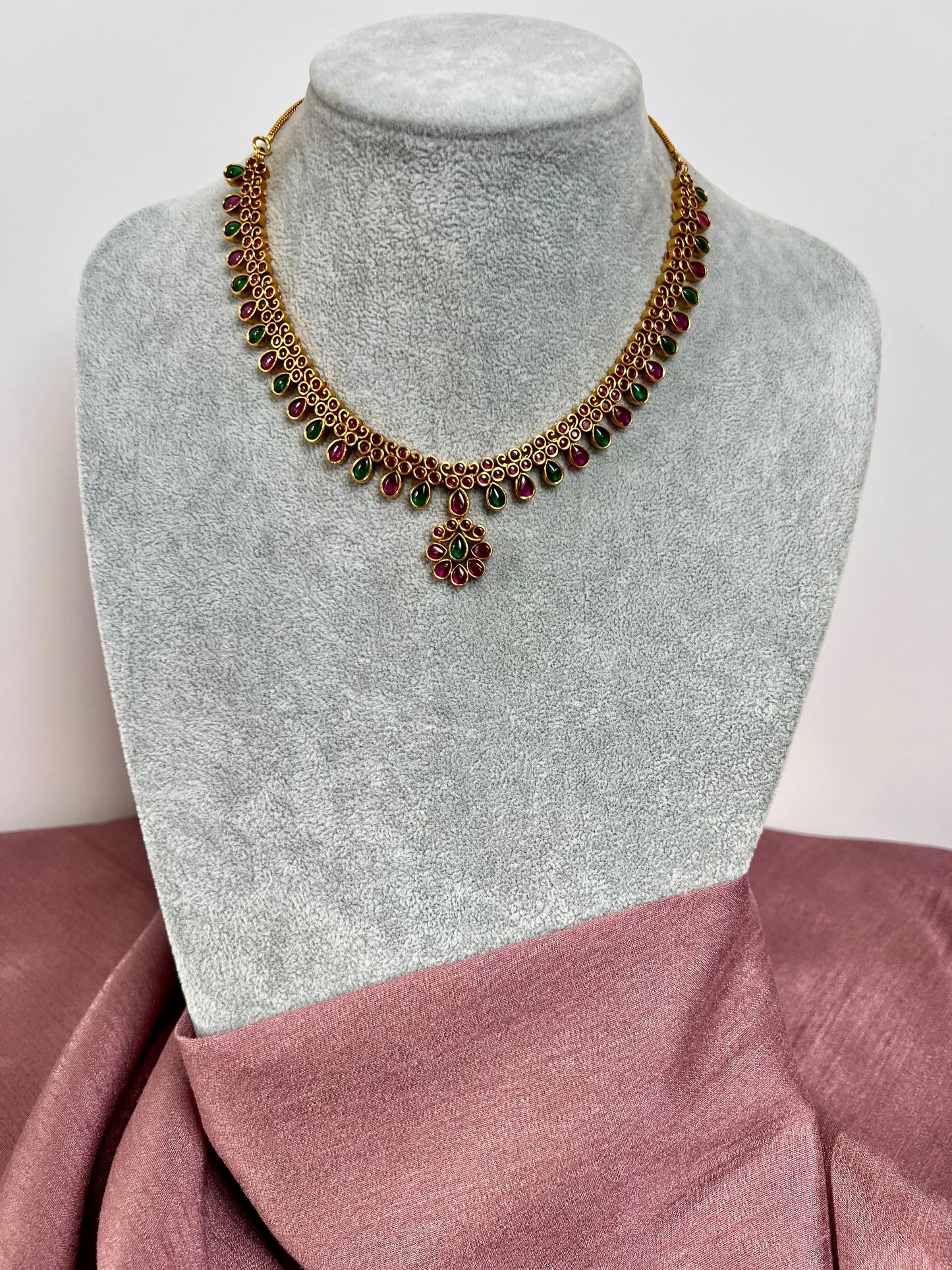 PAVITHRA - Antique rubygreen short necklace set with matching small earrings N3052