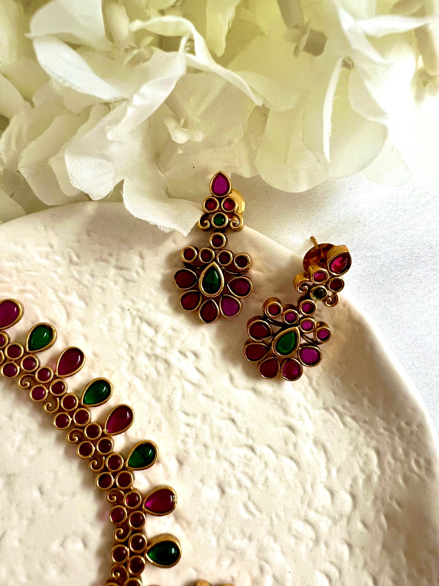 PAVITHRA - Antique rubygreen short necklace set with matching small earrings N3052