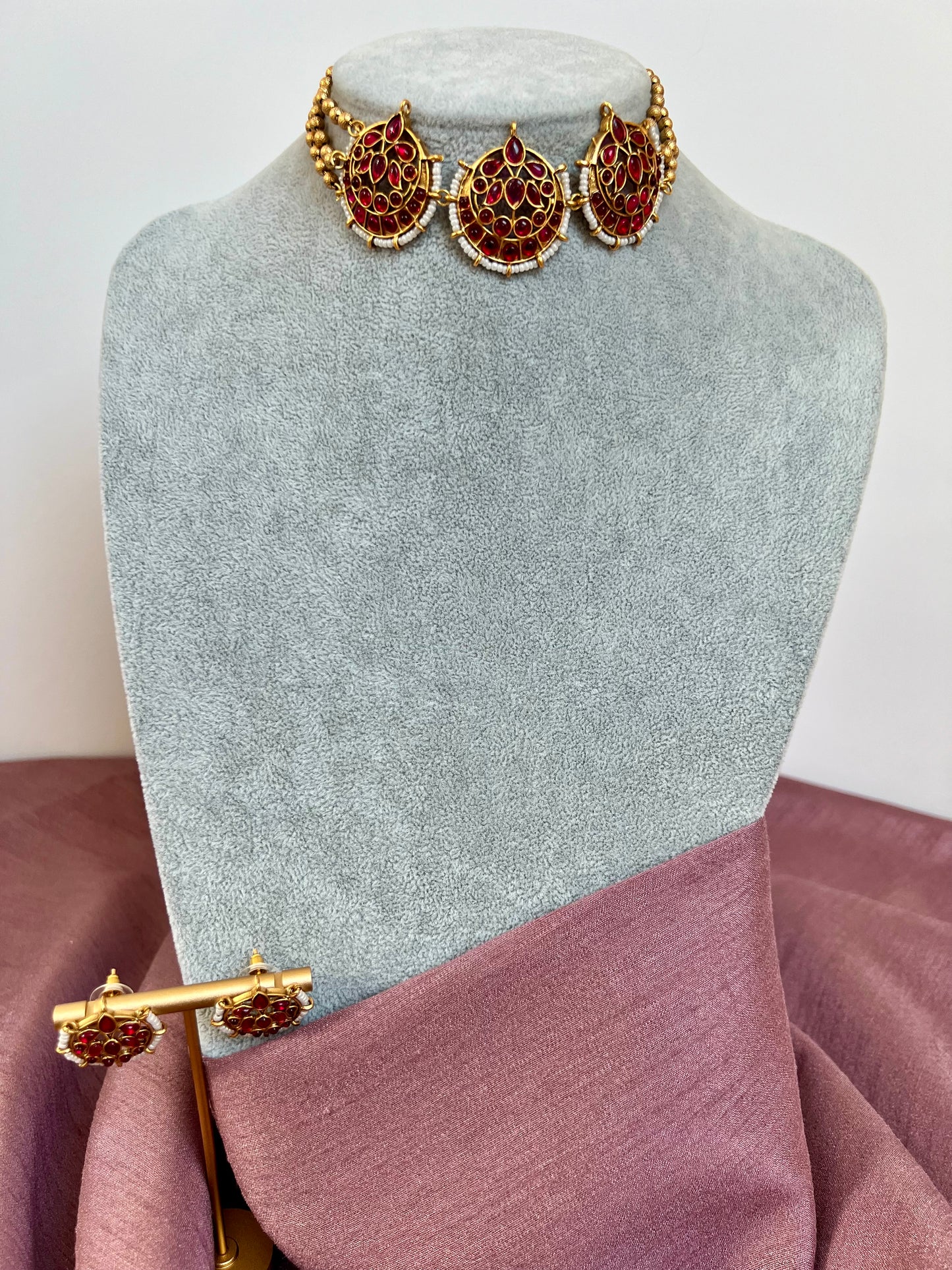 ARSHIYA - Traditional South Indian kemp moon choker with golden bead chains and earrings N3116