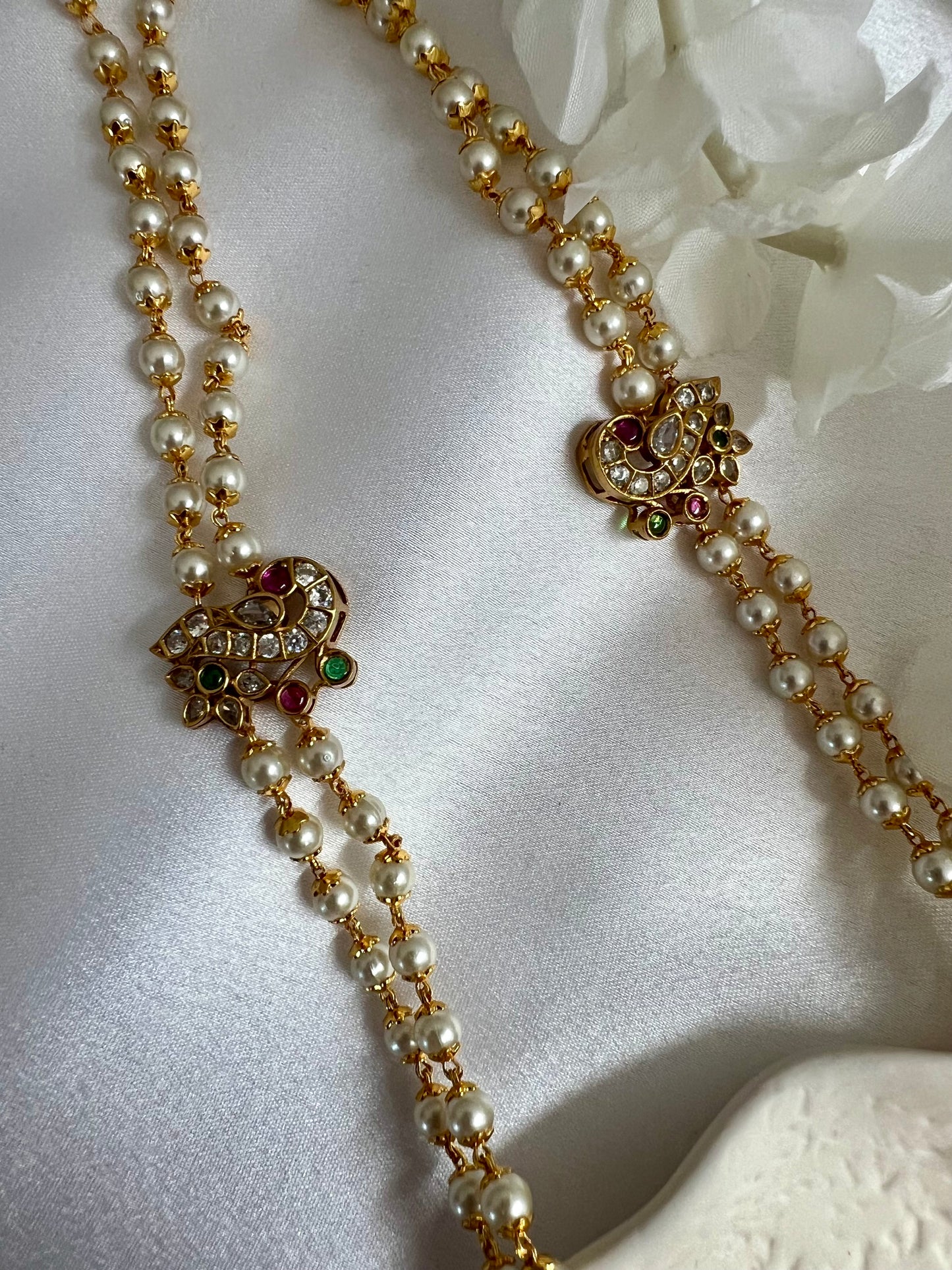 KAYAL - Long pearl necklace with white stones and rice shaped pearls and matching earrings included N3136