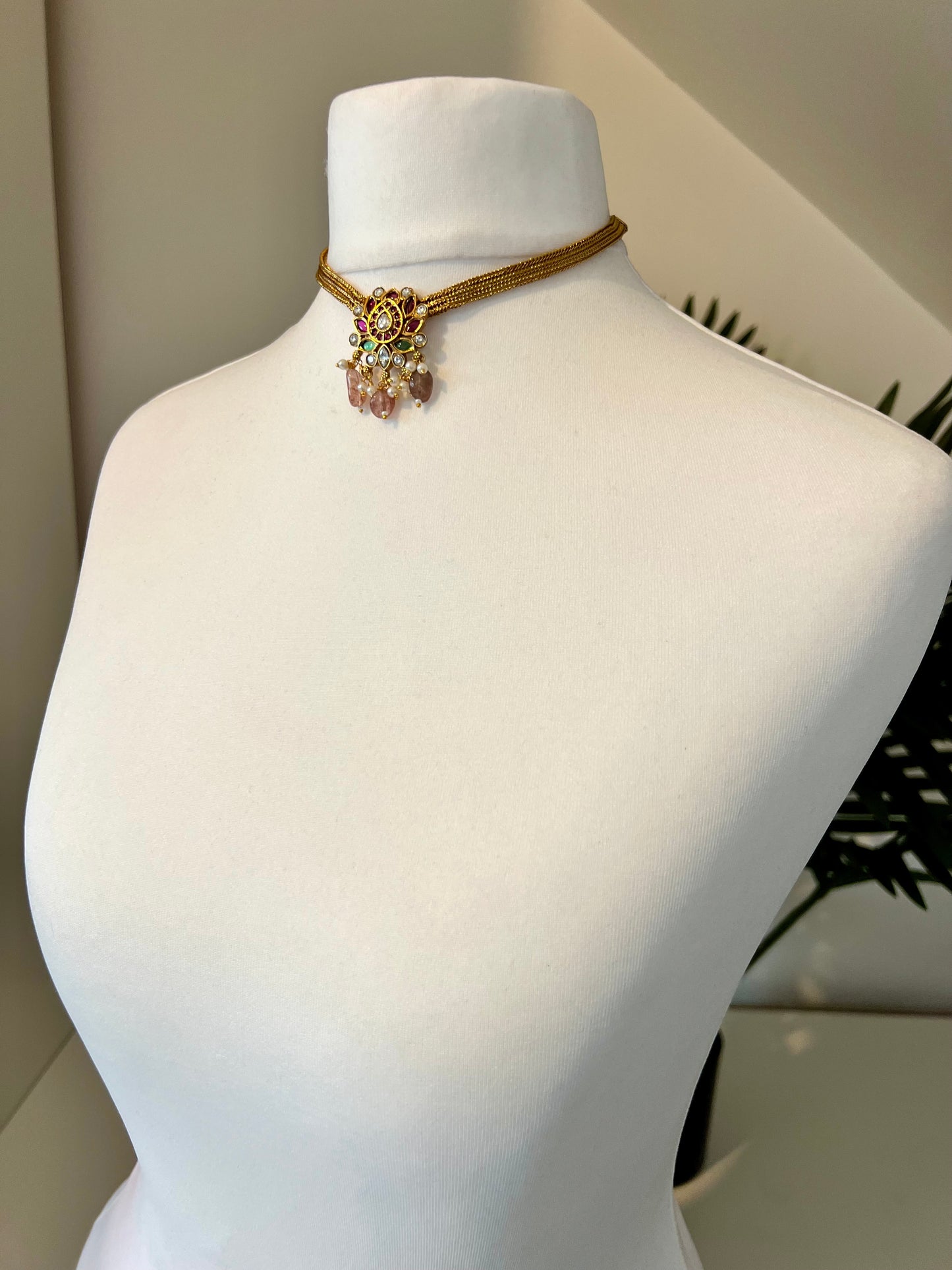 LAVINA - Golden lotus choker N3165