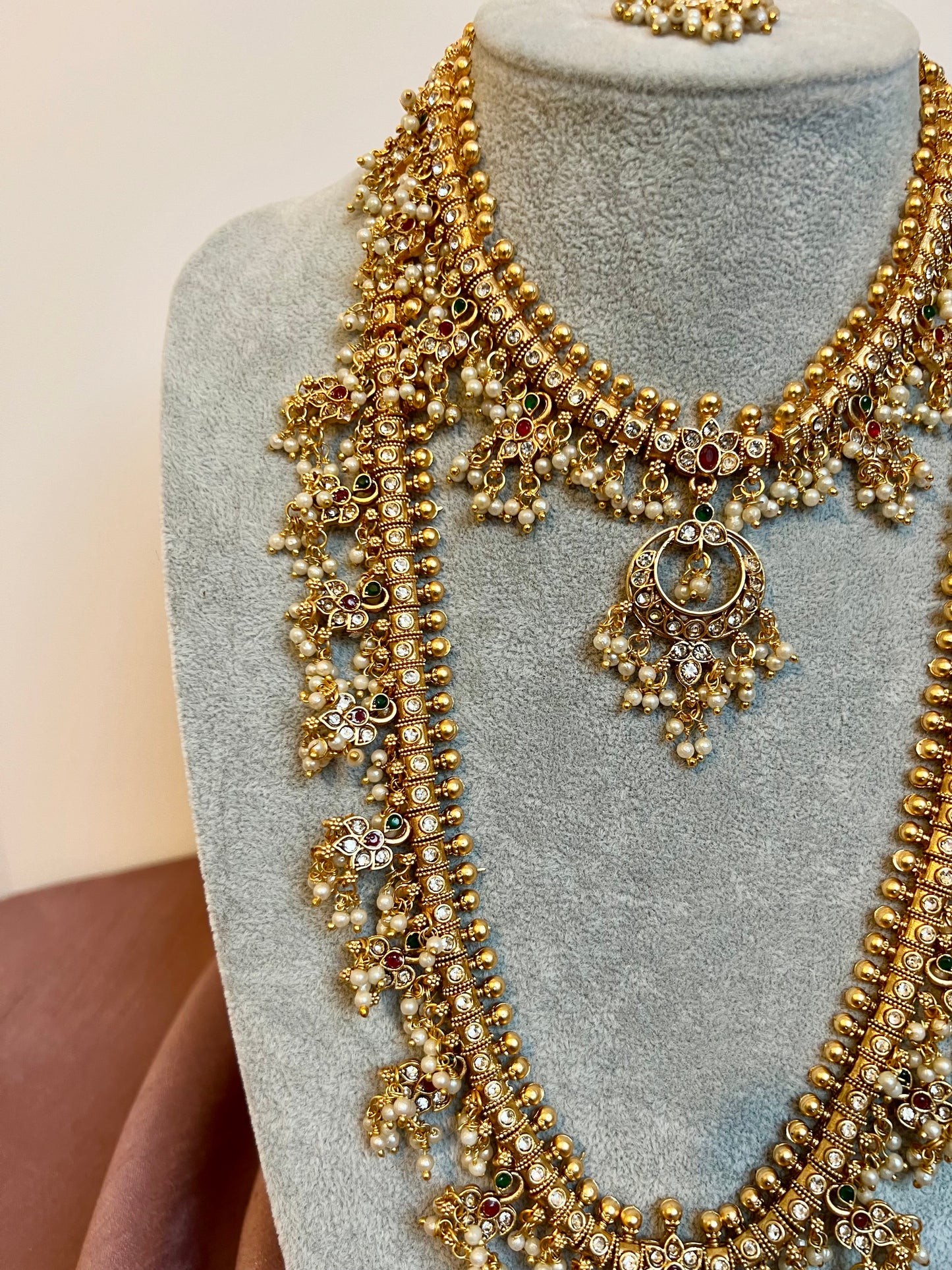 SANGI - Bridal Guttapusala long and short necklace with pearls and flat earrings and tikka N3185