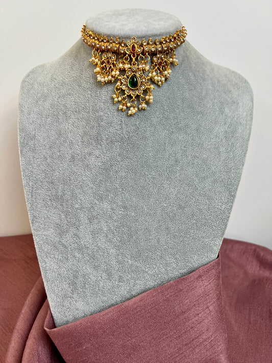 ARUVI - Guttapusalu small choker necklace in rubygreen stones with matching earrings N3081