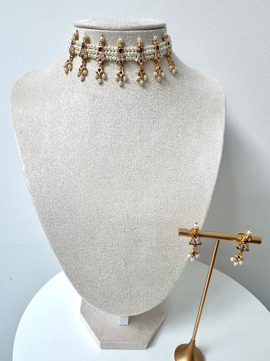 ARASI - Impon pearl choker in ruby and white with matching flat earrings N3304