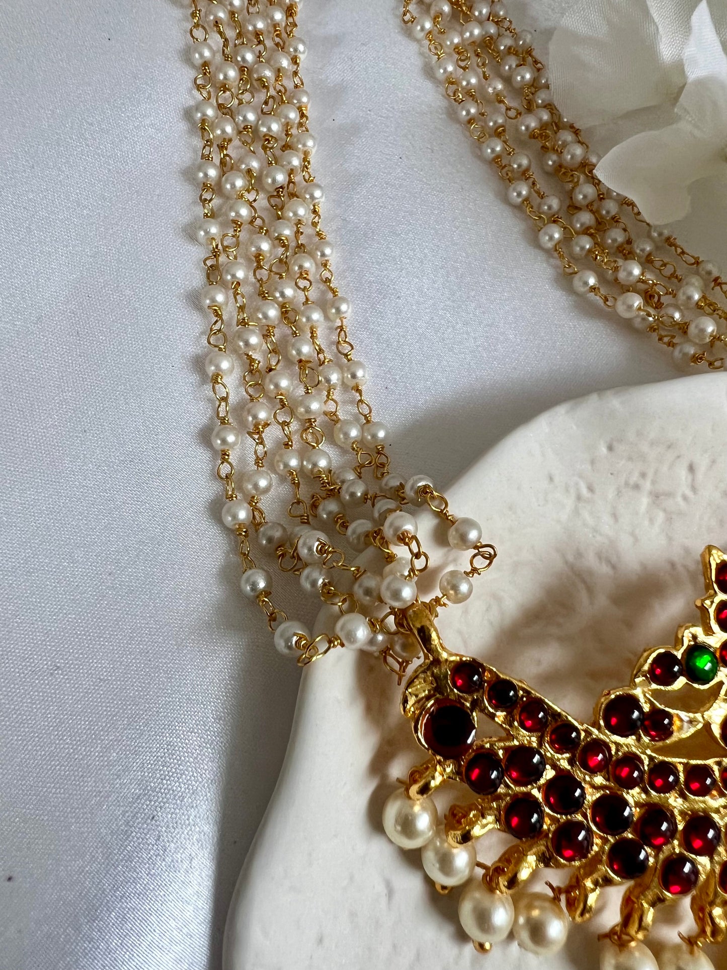 SSANVI - Long kemp style jewellery with white pearls N3105, N3103, N3104