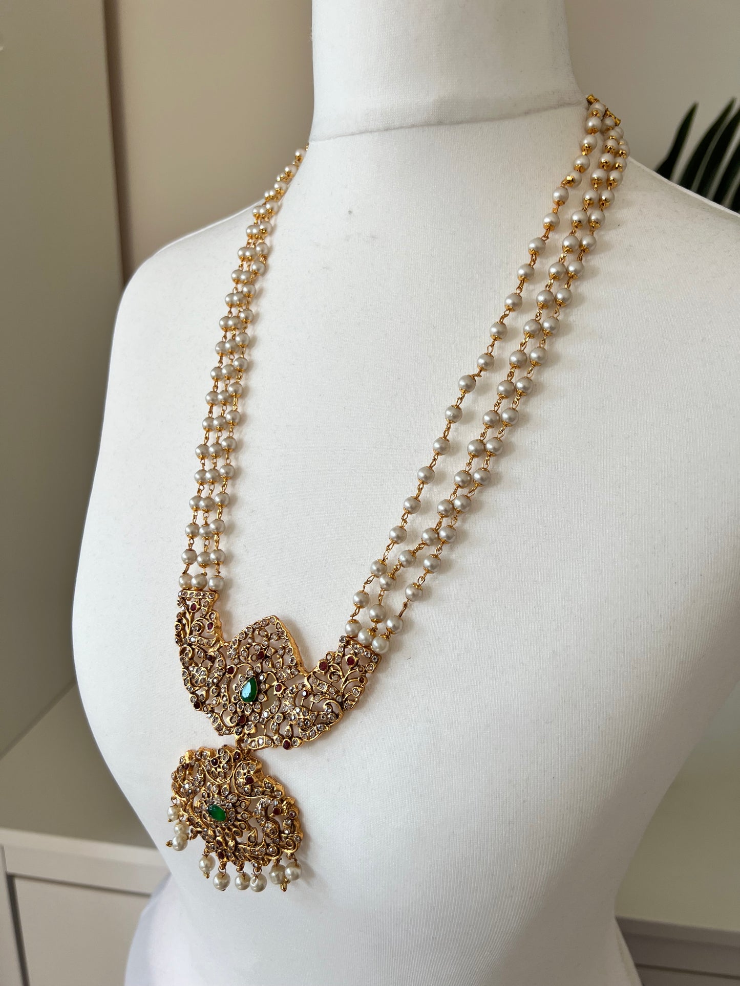 ILAVENI - Long pearl haram necklace with green stones N3159