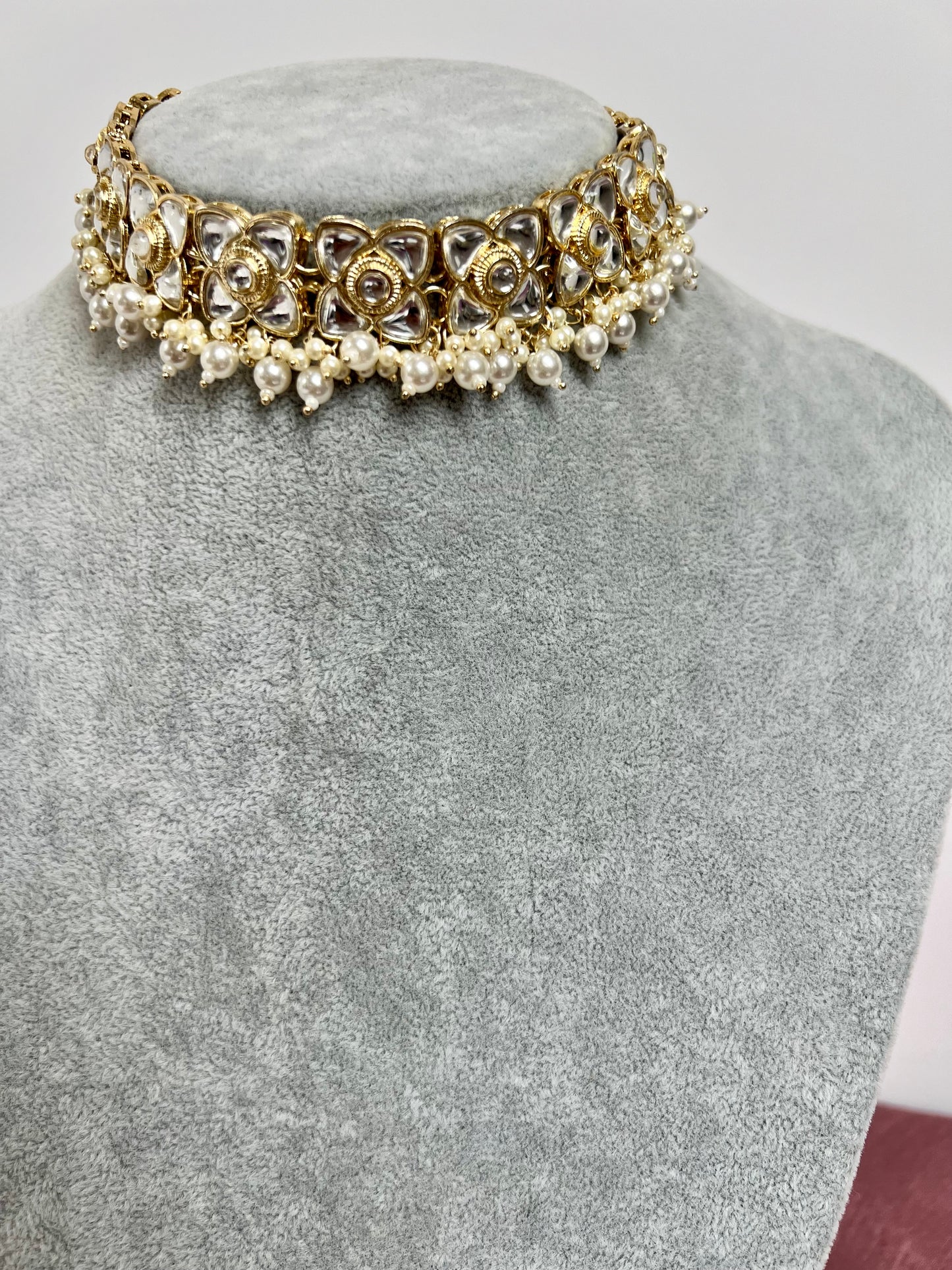 AVINYA - Kundan style choker necklace with white pearls and comes with matching earrings N3047