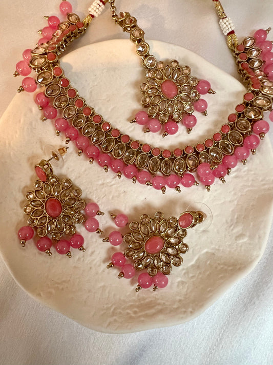 RAKSHITHA - Pink short mehndi plated necklace with matching earrings