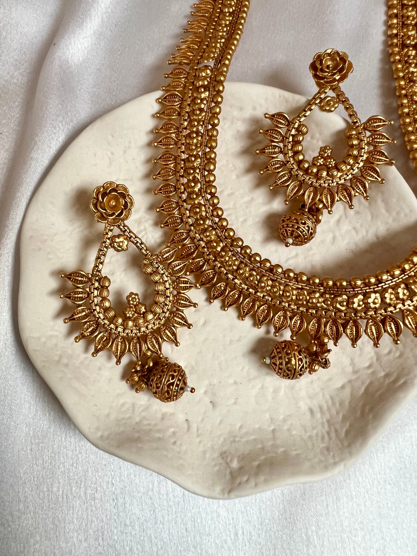 ISHA - Long bridal matte golden necklace set with long flat earrings N3195