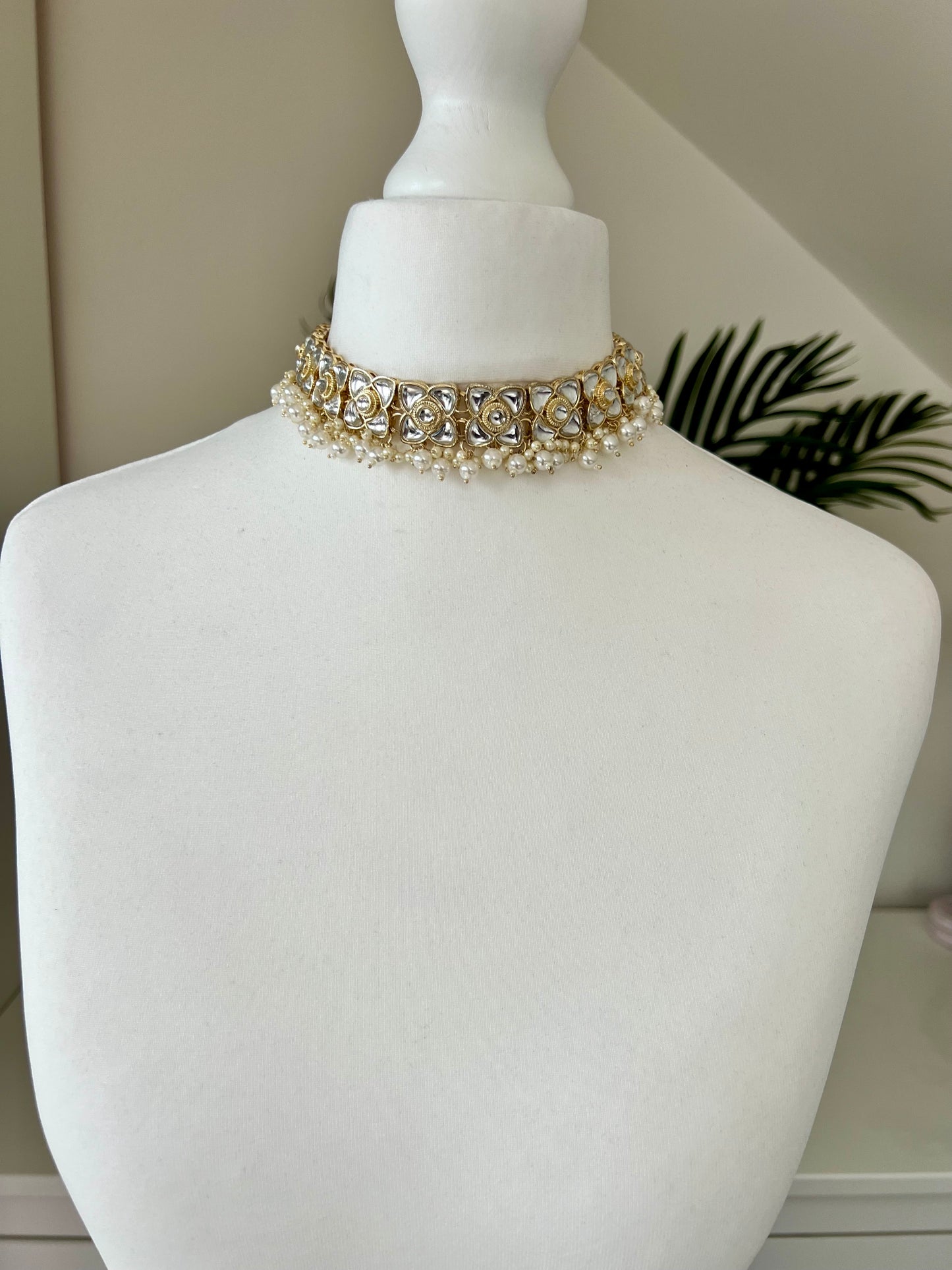 AVINYA - Kundan style choker necklace with white pearls and comes with matching earrings N3047