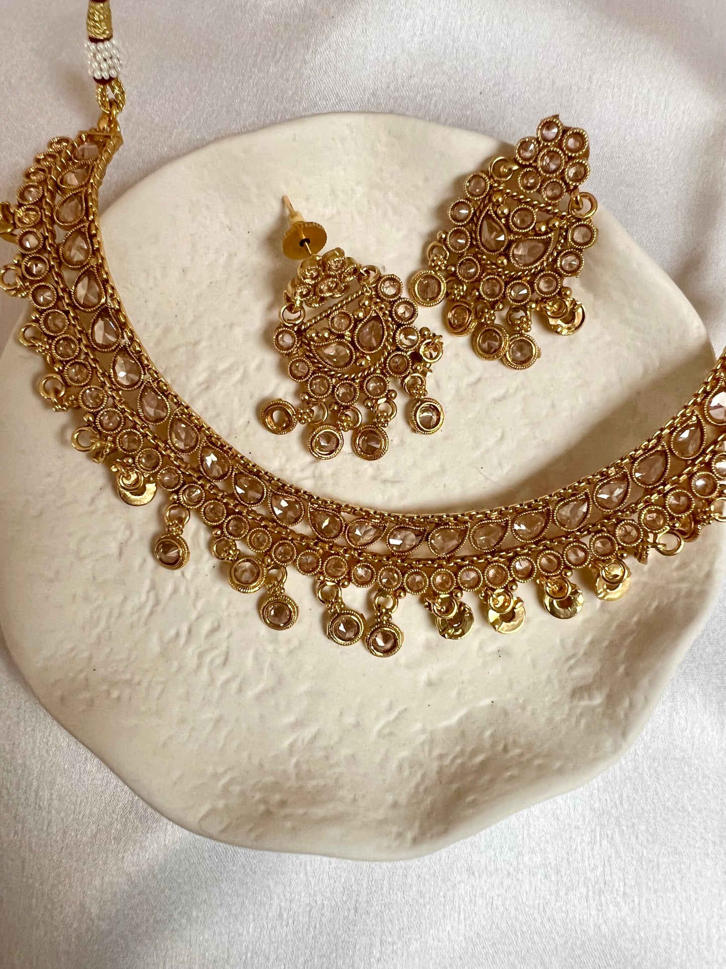 HEROSHA - Golden kundan stone short necklace with matching flat earrings N3203